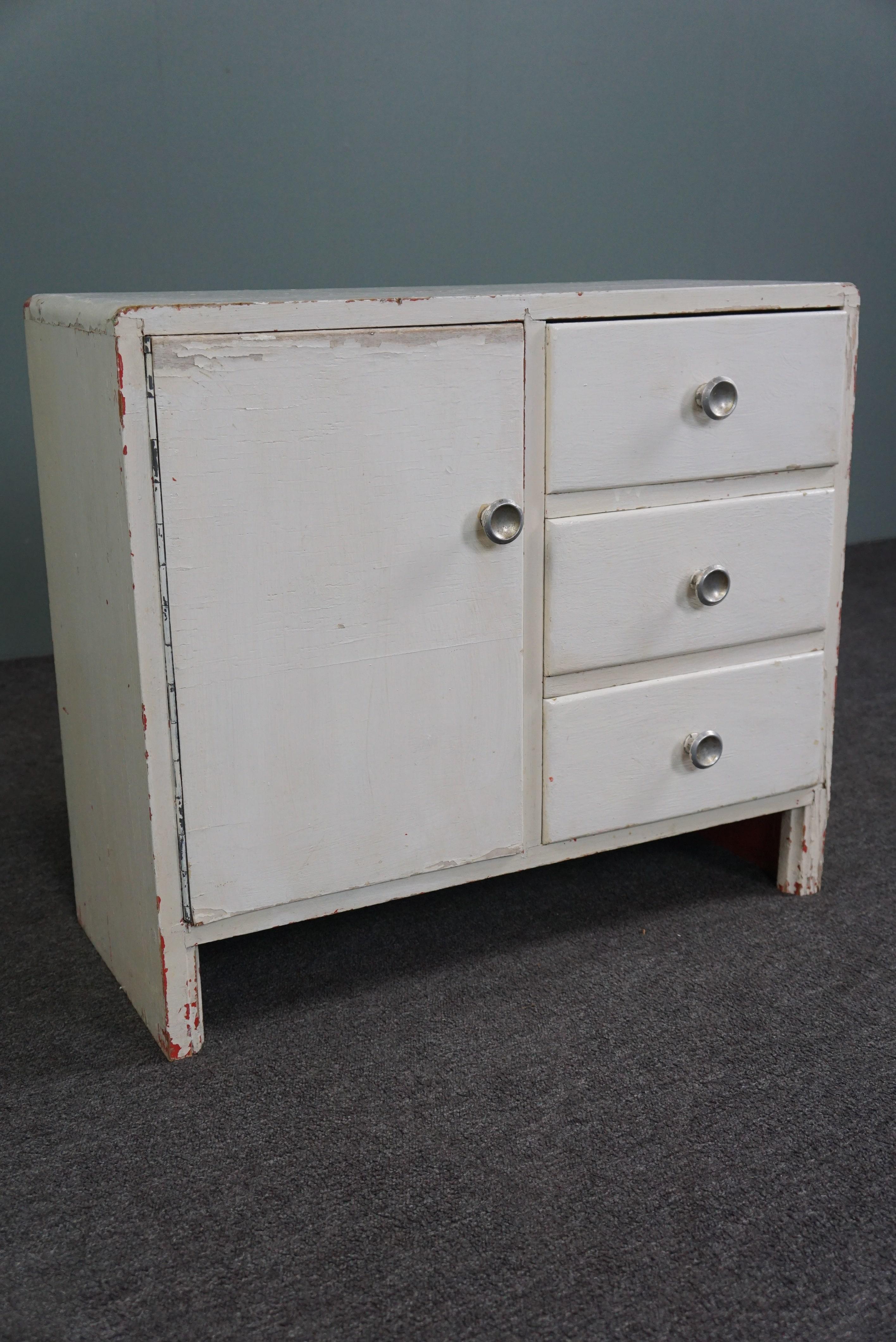 With its striking white color and sturdy character, this cupboard is a literal eye-catcher in your interior. This beautiful unique piece of furniture is in a used condition, which we think only gives it even more charm.

NB:
The dimensions mentioned