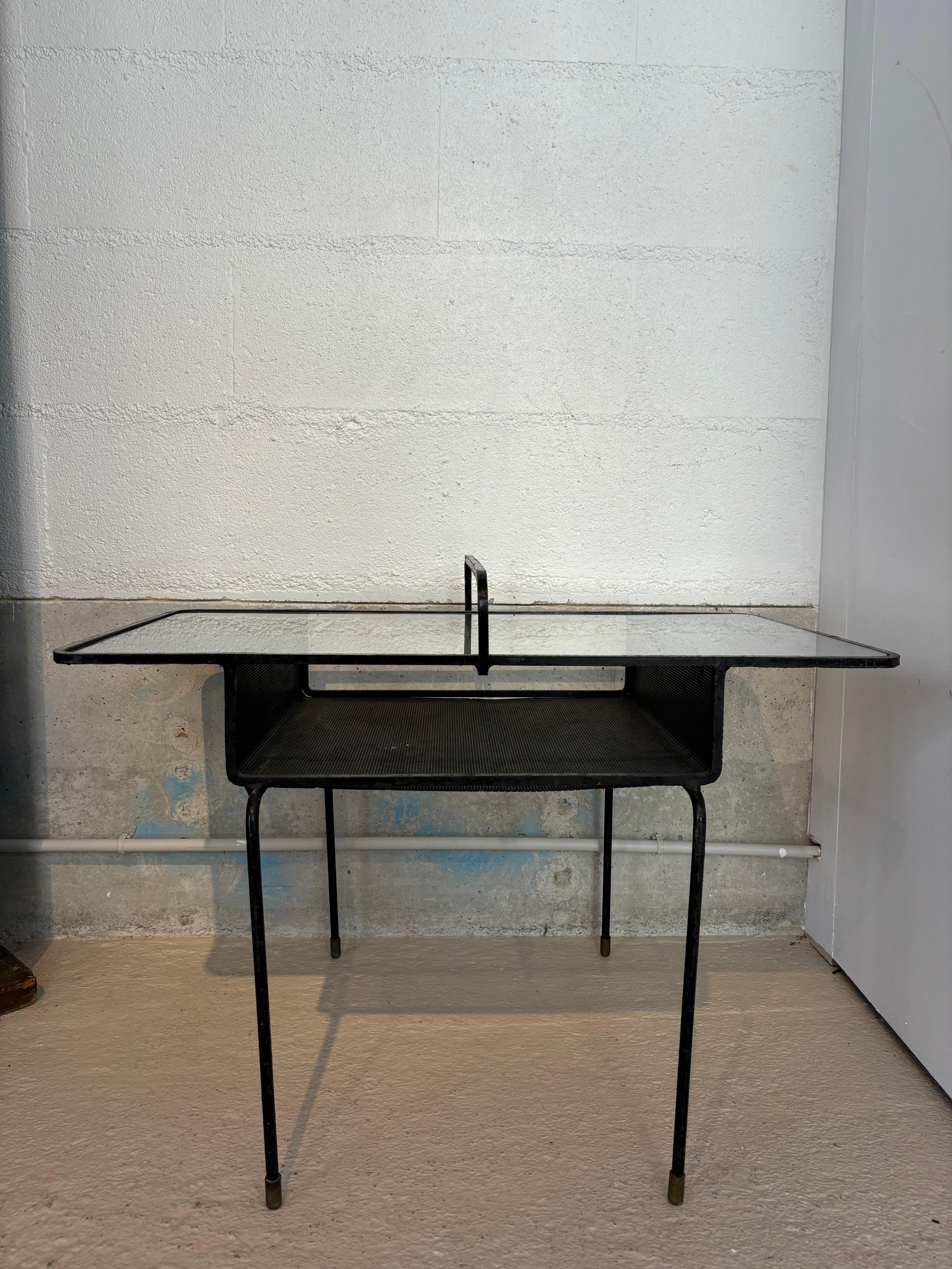 Jolie table par Mathieu Matégot 