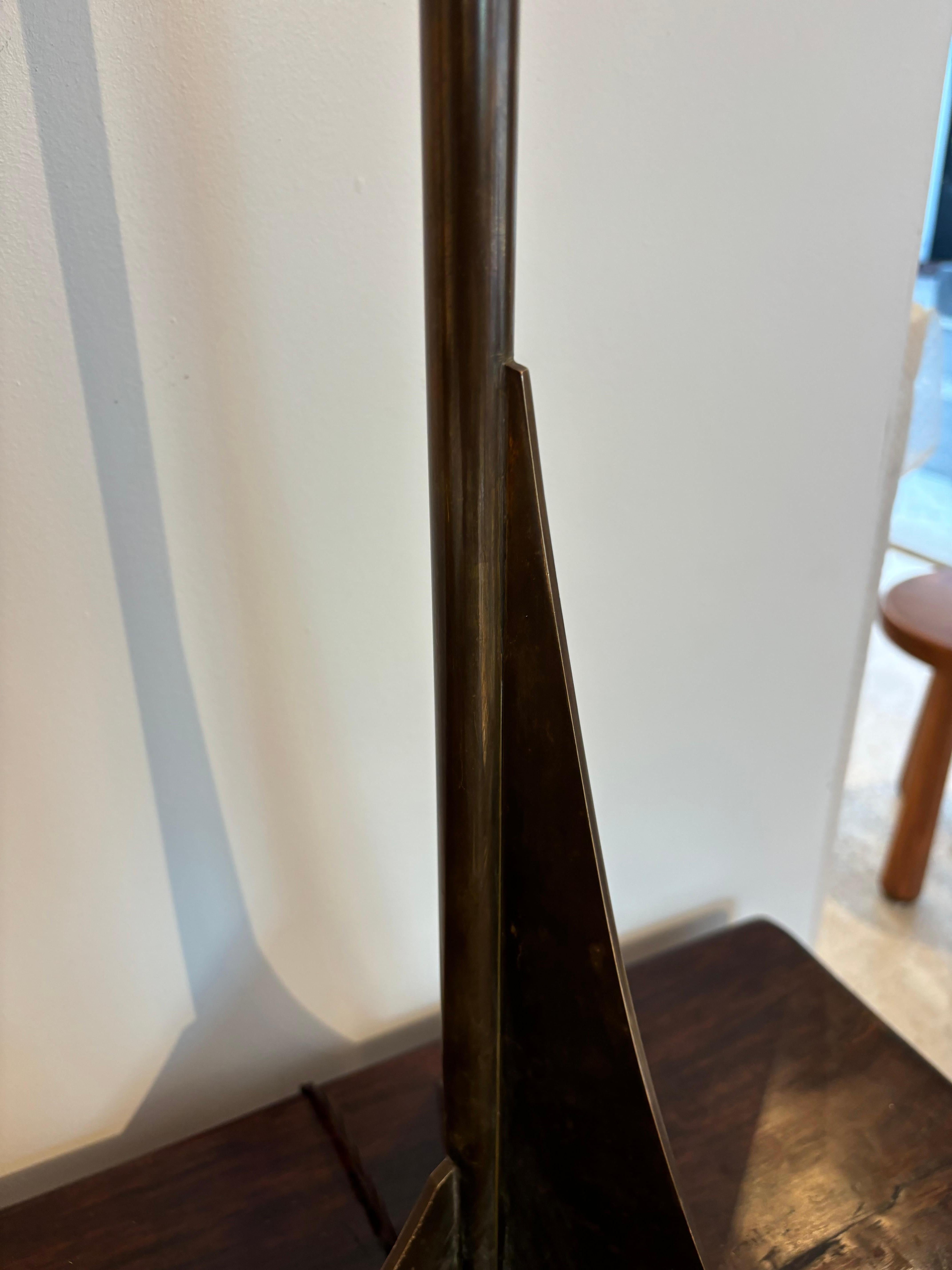 Bonita lámpara de mesa atribuida a Philippe Hiquily en venta 3