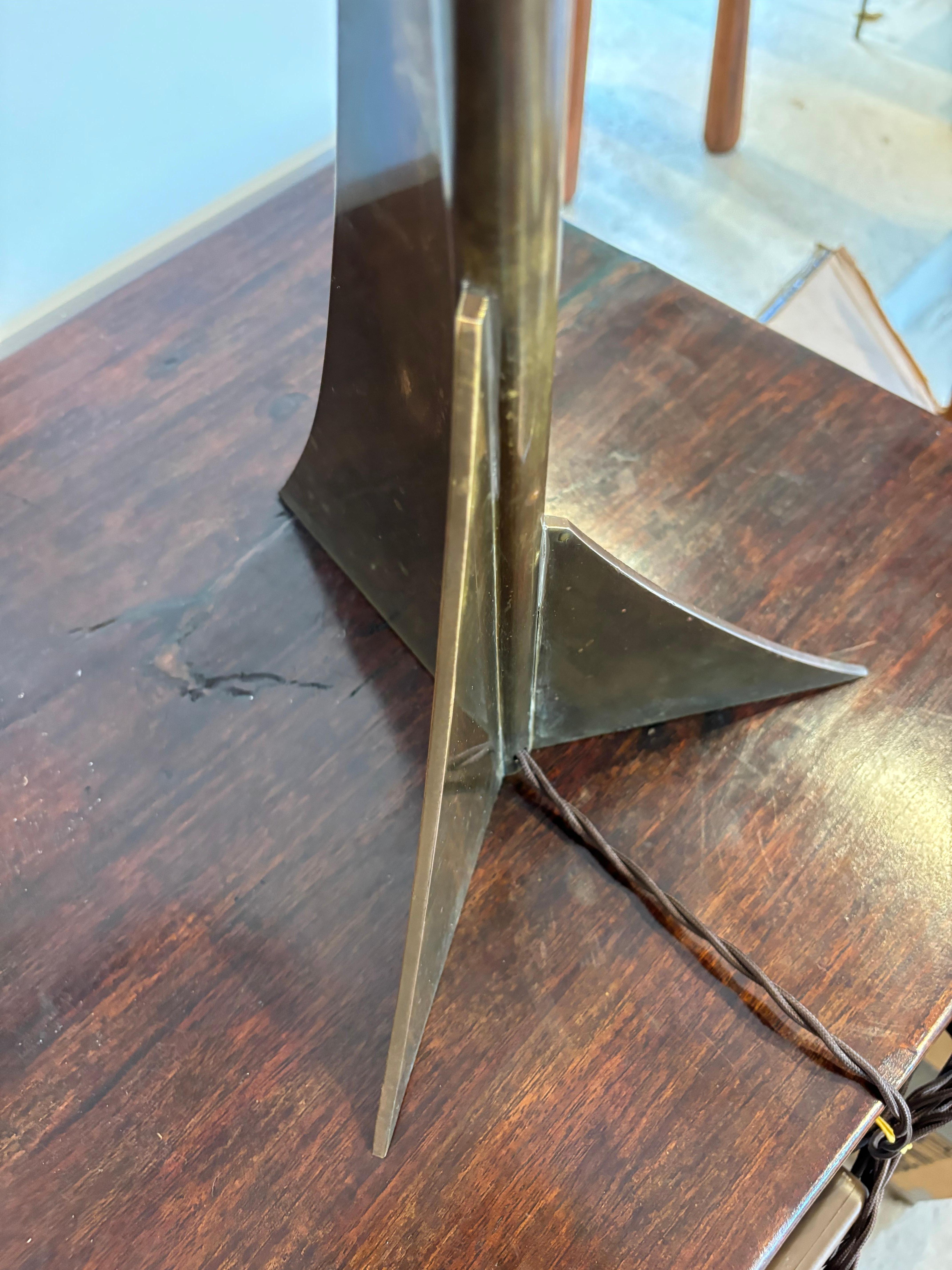 Bonita lámpara de mesa atribuida a Philippe Hiquily en venta 11