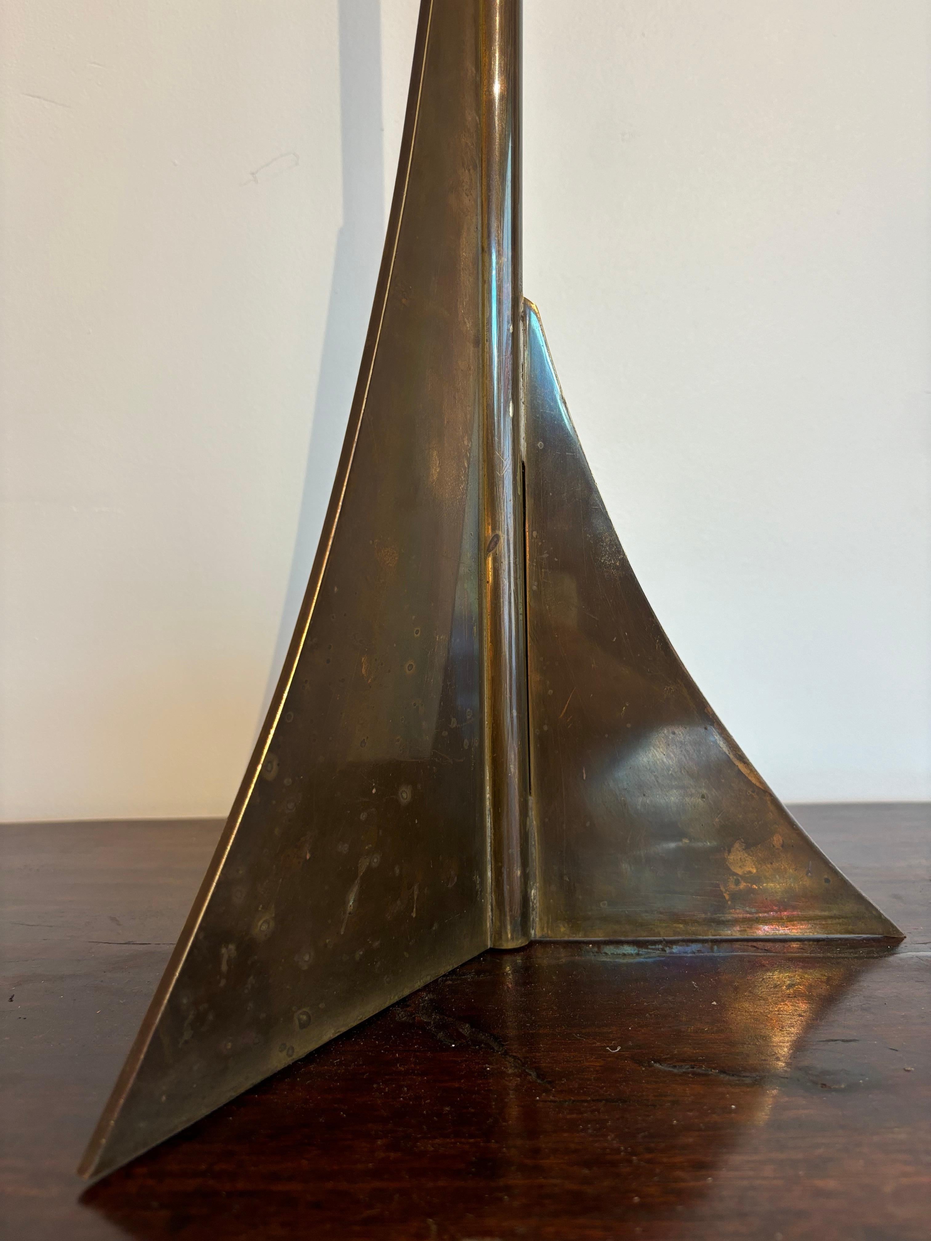 Bonita lámpara de mesa atribuida a Philippe Hiquily Francés en venta