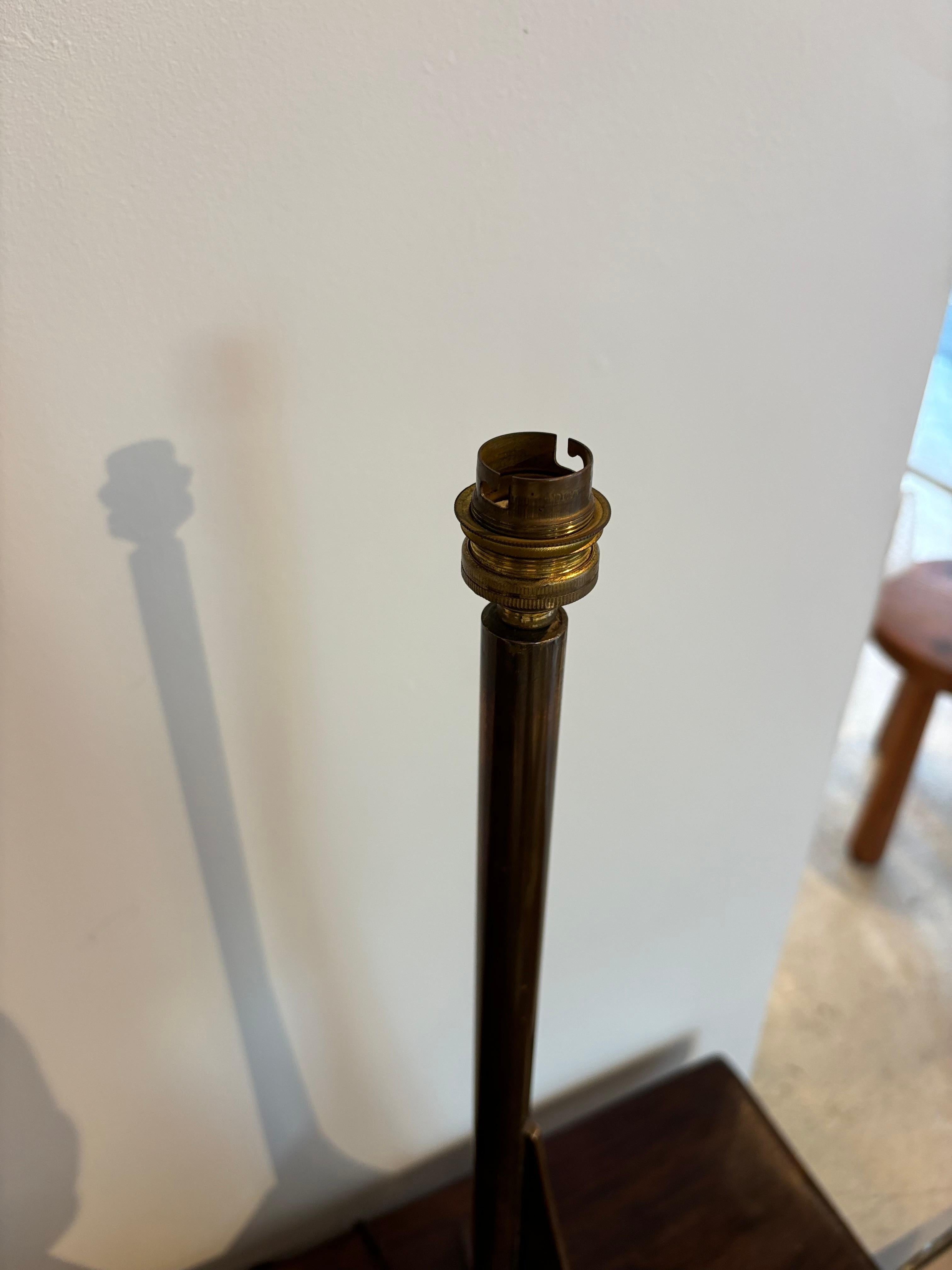 Bonita lámpara de mesa atribuida a Philippe Hiquily Metal en venta