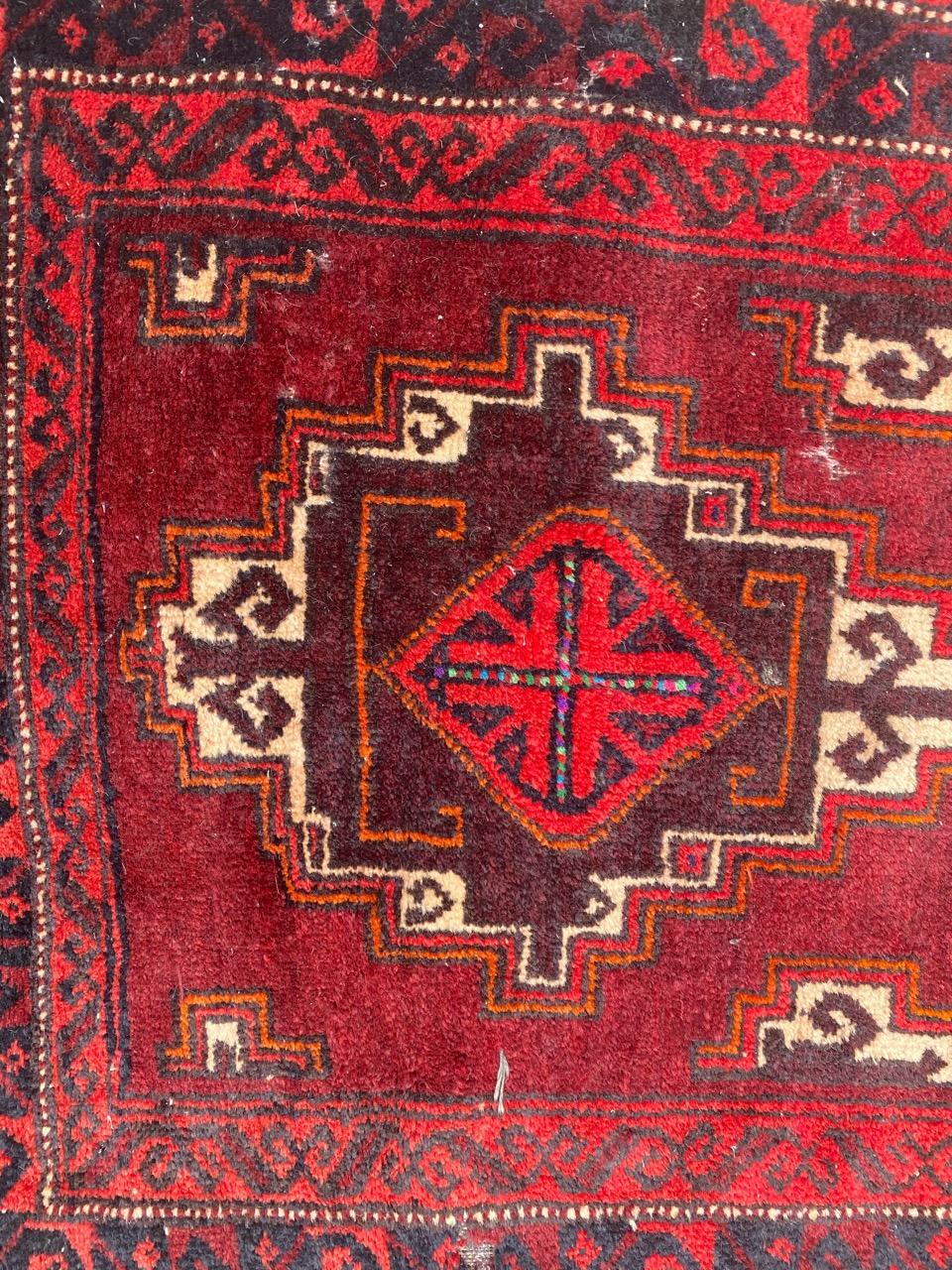 Schöner Tribal Distressed Khorjin-Teppich (Wolle) im Angebot