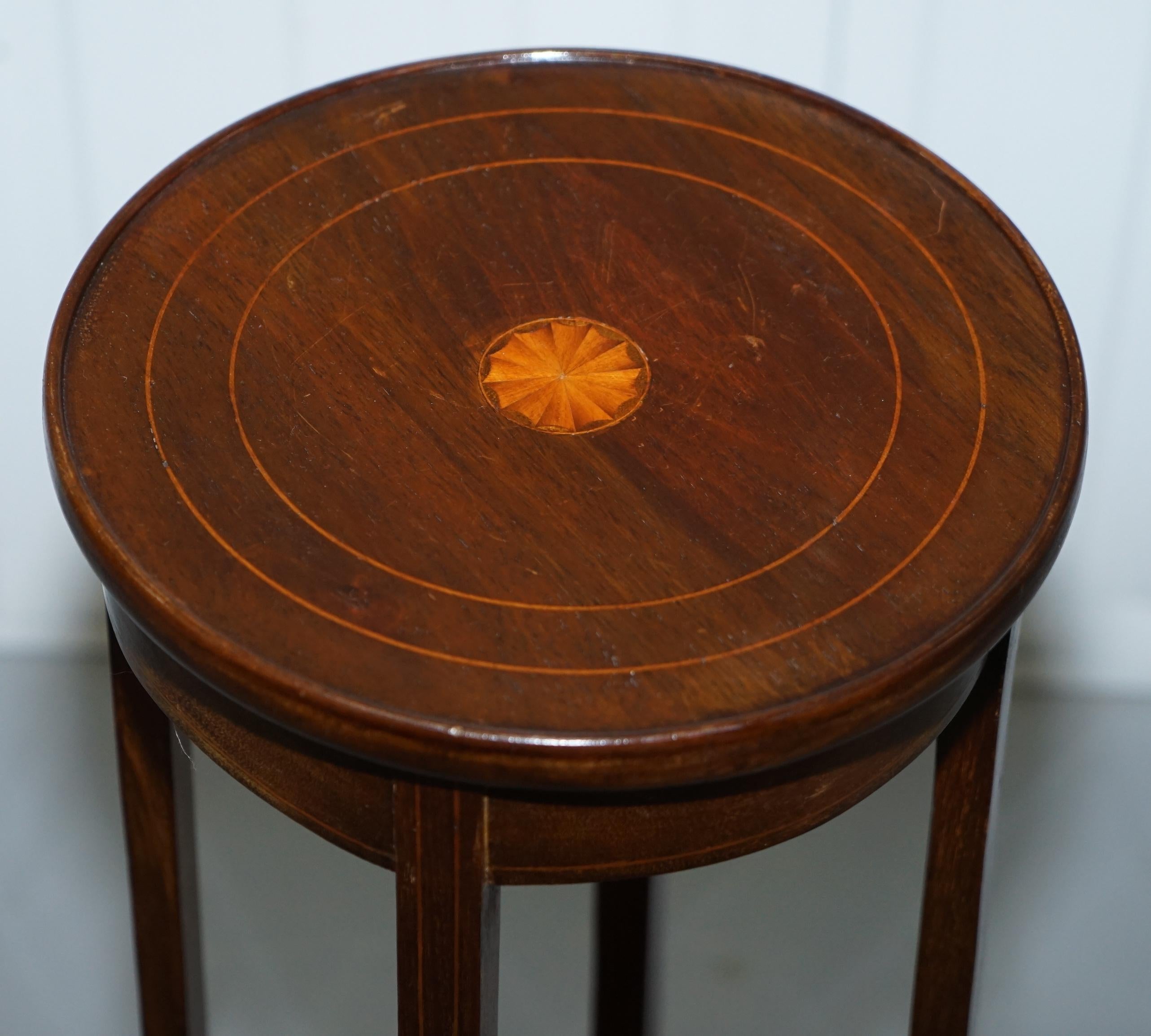 We are delighted to offer for sale this nice Victorian mahogany jardinière plant pot stand 

A good looking understated piece, we have deep cleaned hand condition waxed and hand polished it from top to bottom

Dimensions

Height 94.5