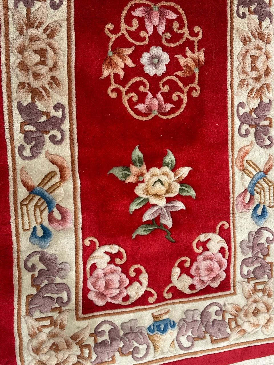 Beautiful mid century Chinese rug with nice simple anrt deco and floral design with a beautiful red field colour, entirely hand knotted with wool on cotton foundation.

✨✨✨
