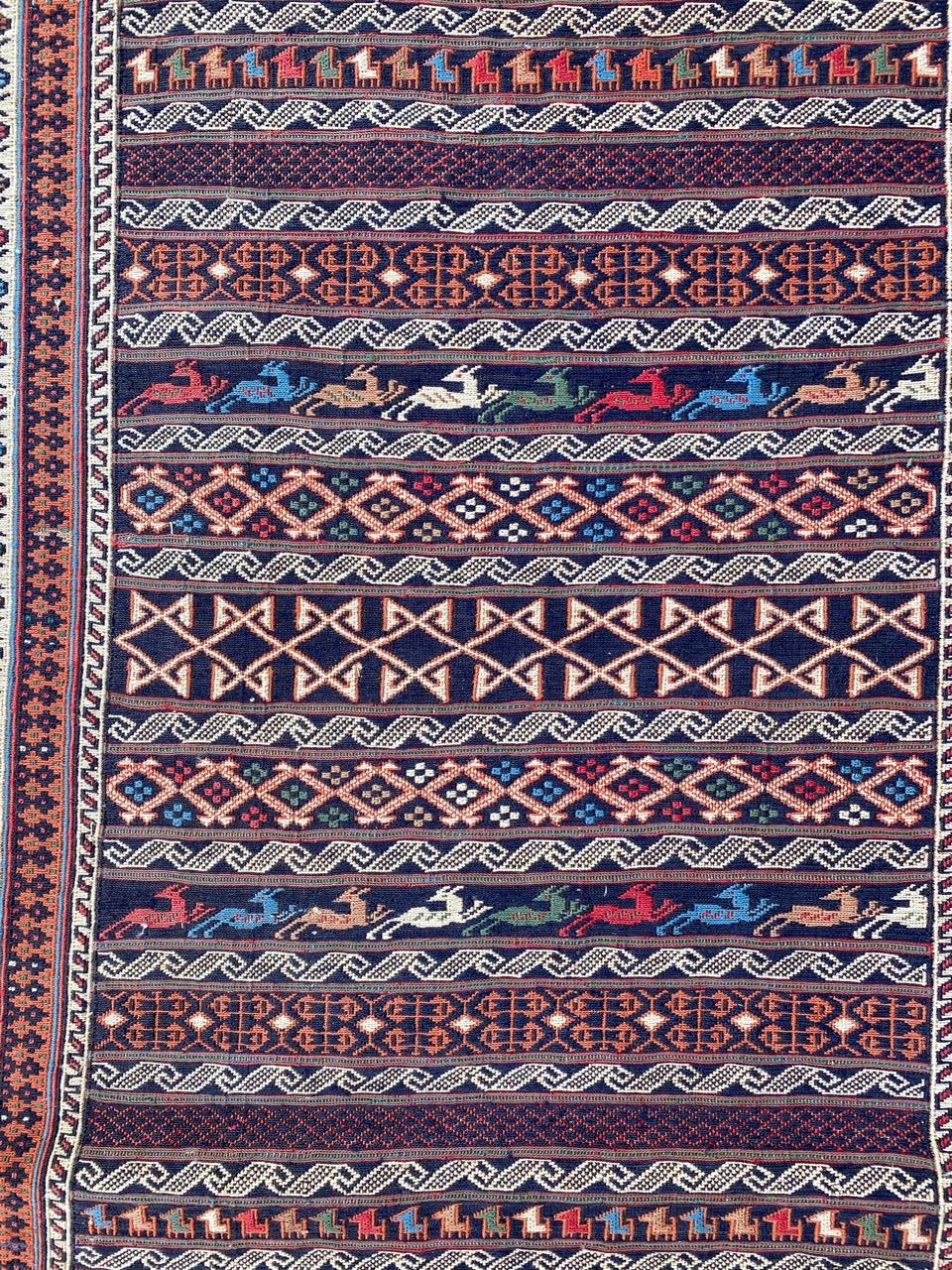 Beautiful vintage Azerbaïdjan Kilim Soumak, with nice tribal and geometrical design with stylized animals, and beautiful colors, entirely and finely hand woven and embroidered with wool on wool foundation.