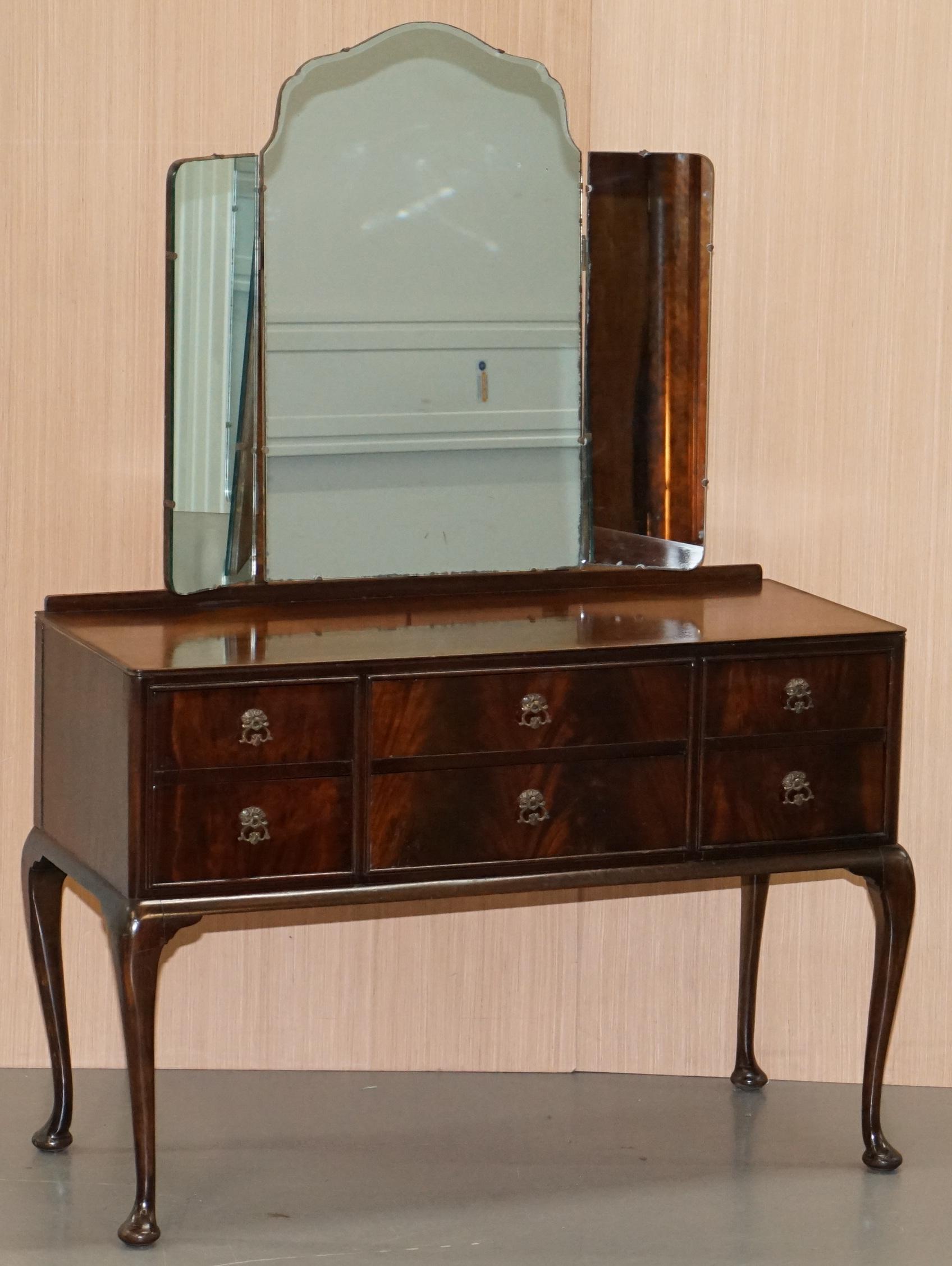 We are delighted to offer for sale this stunning Beithcraft furniture mahogany dressing table with tri fold mirror

A very good looking well made and decorative piece of vintage furniture, the tri fold mirrors are tapered around the edges to pull