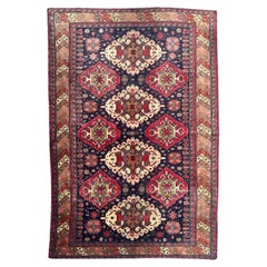 Bonita alfombra vintage de Azerbaiyán del Cáucaso