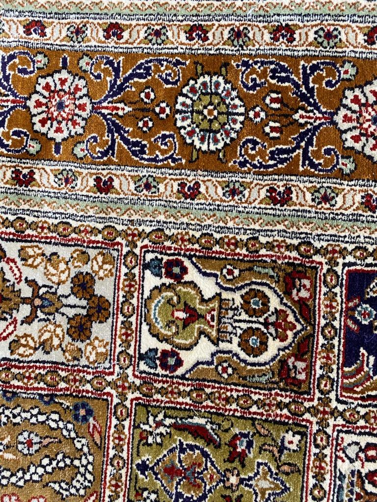 Schöner Vintage-Teppich aus feiner Seide im Hereke-Stil im Angebot 5