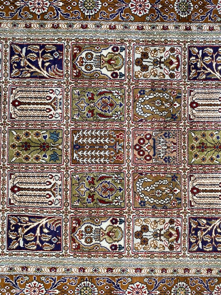 Schöner Vintage-Teppich aus feiner Seide im Hereke-Stil (Chinesisch) im Angebot