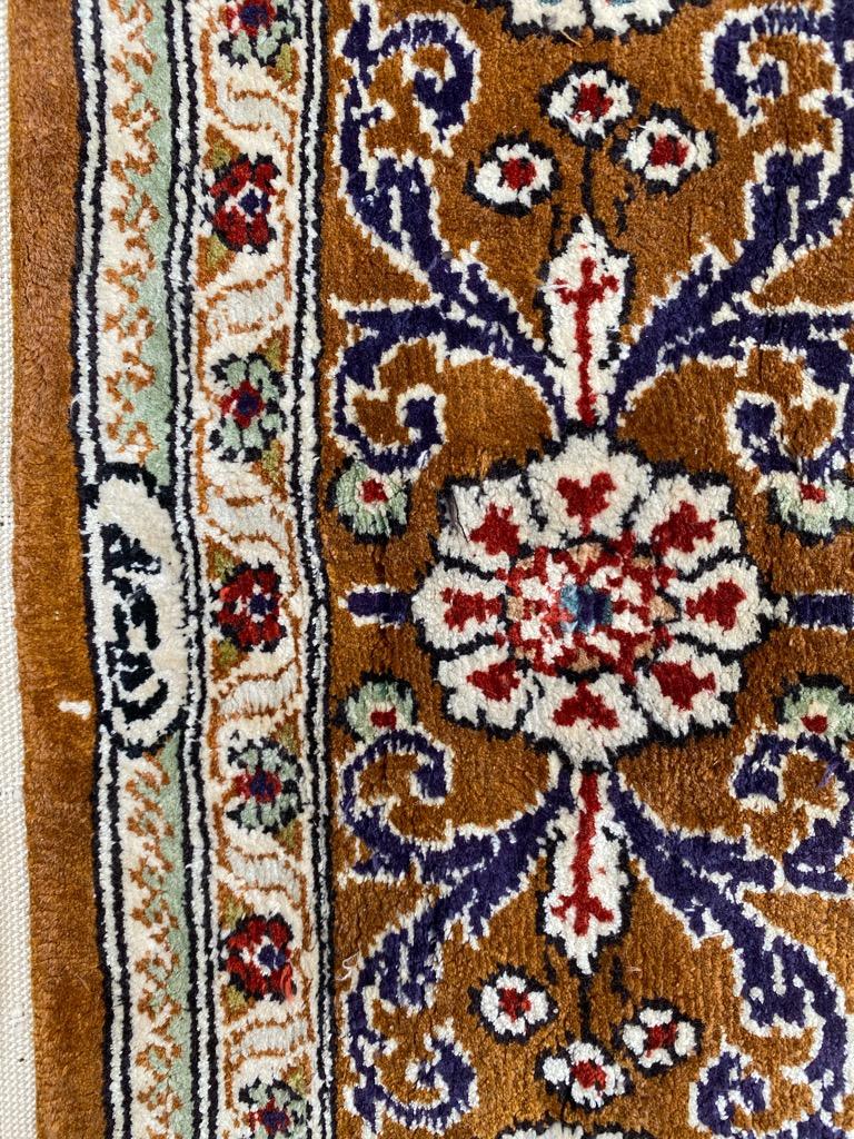 Nice Vintage Fine Silk Hereke Style Rug In Good Condition For Sale In Saint Ouen, FR