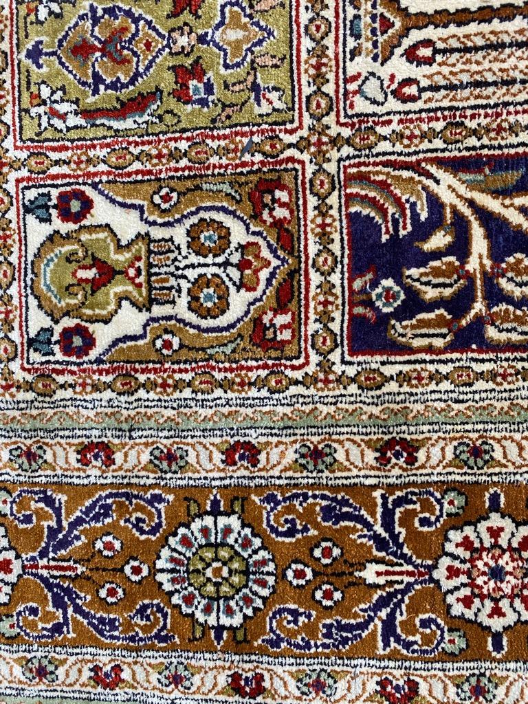 Schöner Vintage-Teppich aus feiner Seide im Hereke-Stil im Angebot 2