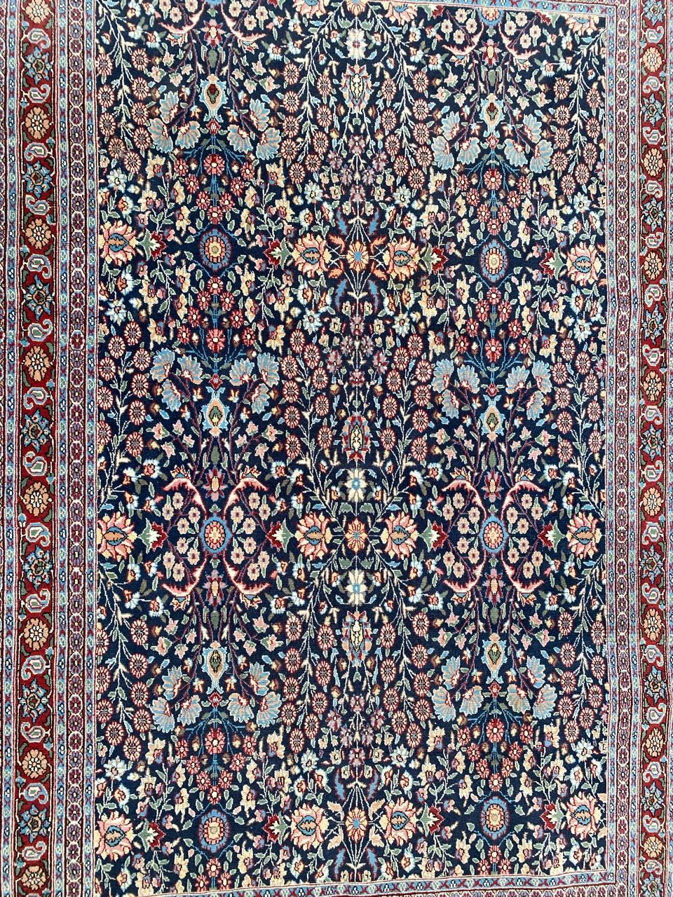 Beautiful late 20th century Turkish rug with a beautiful floral 