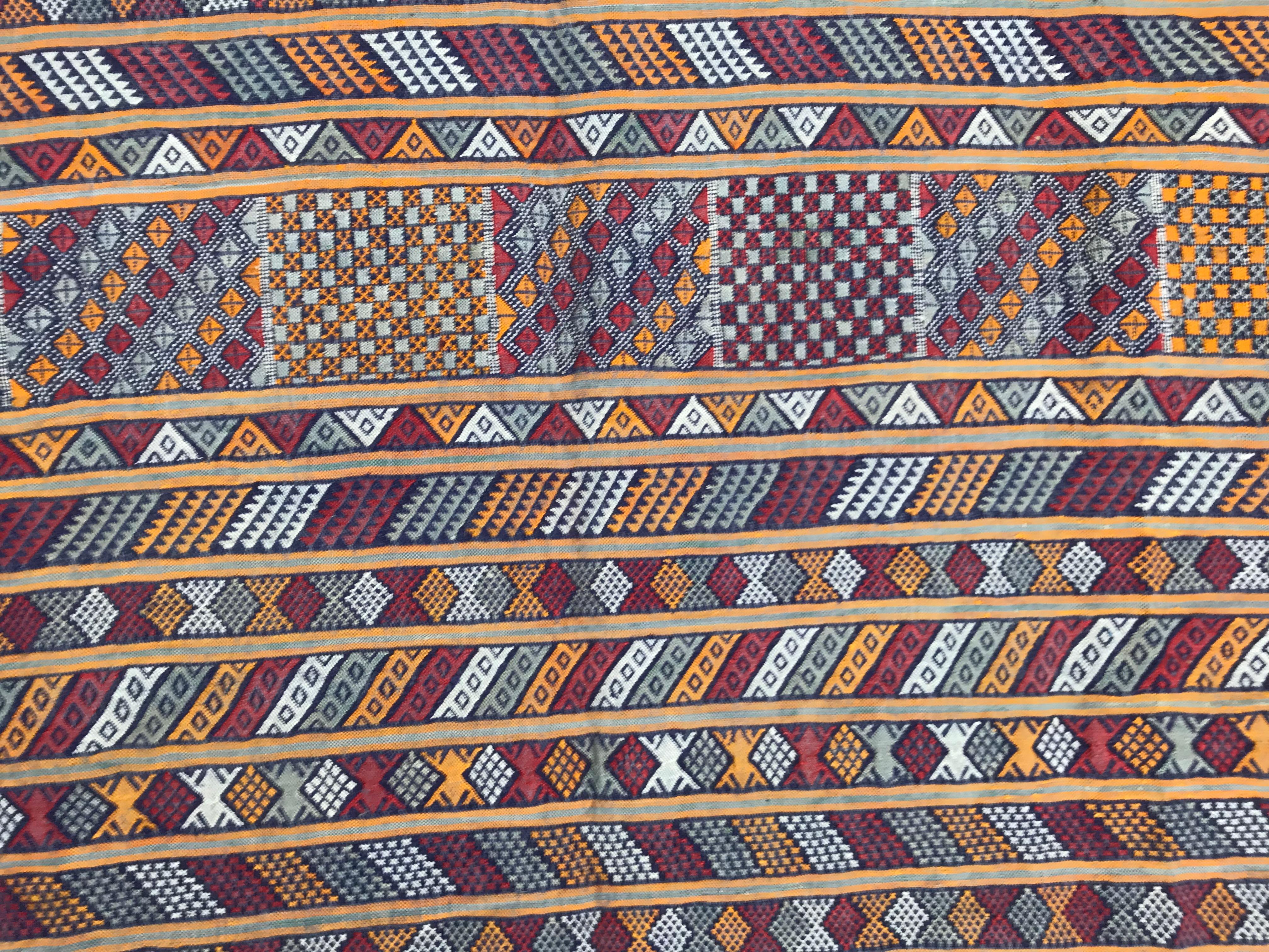 Tribal Nice Vintage Flat Silk Woven Moroccan Kilim Rug