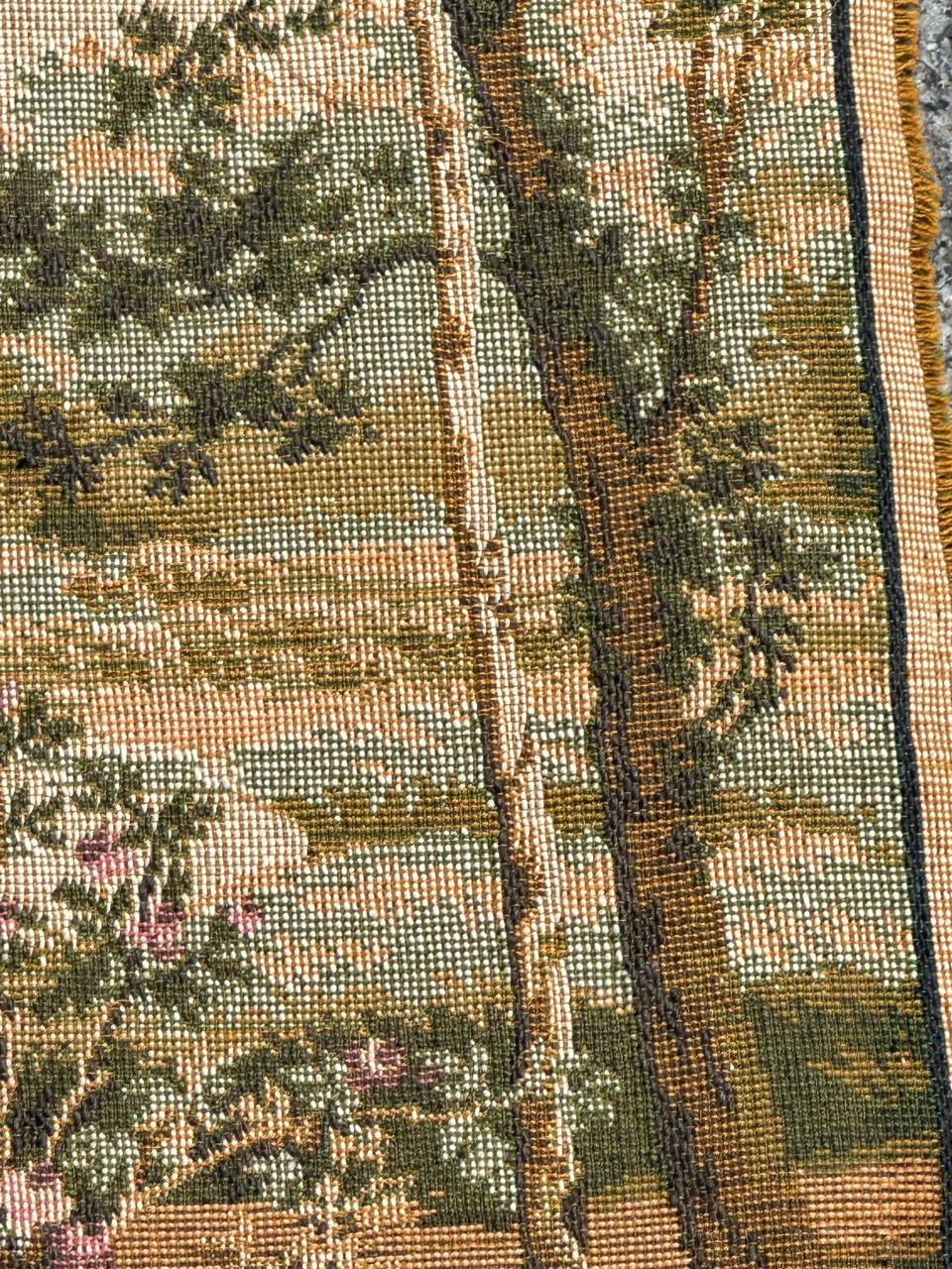 Schöner französischer Jacquard-Wandteppich im Aubusson-Stil im Aubusson-Stil mit Kissenfront im Angebot 1
