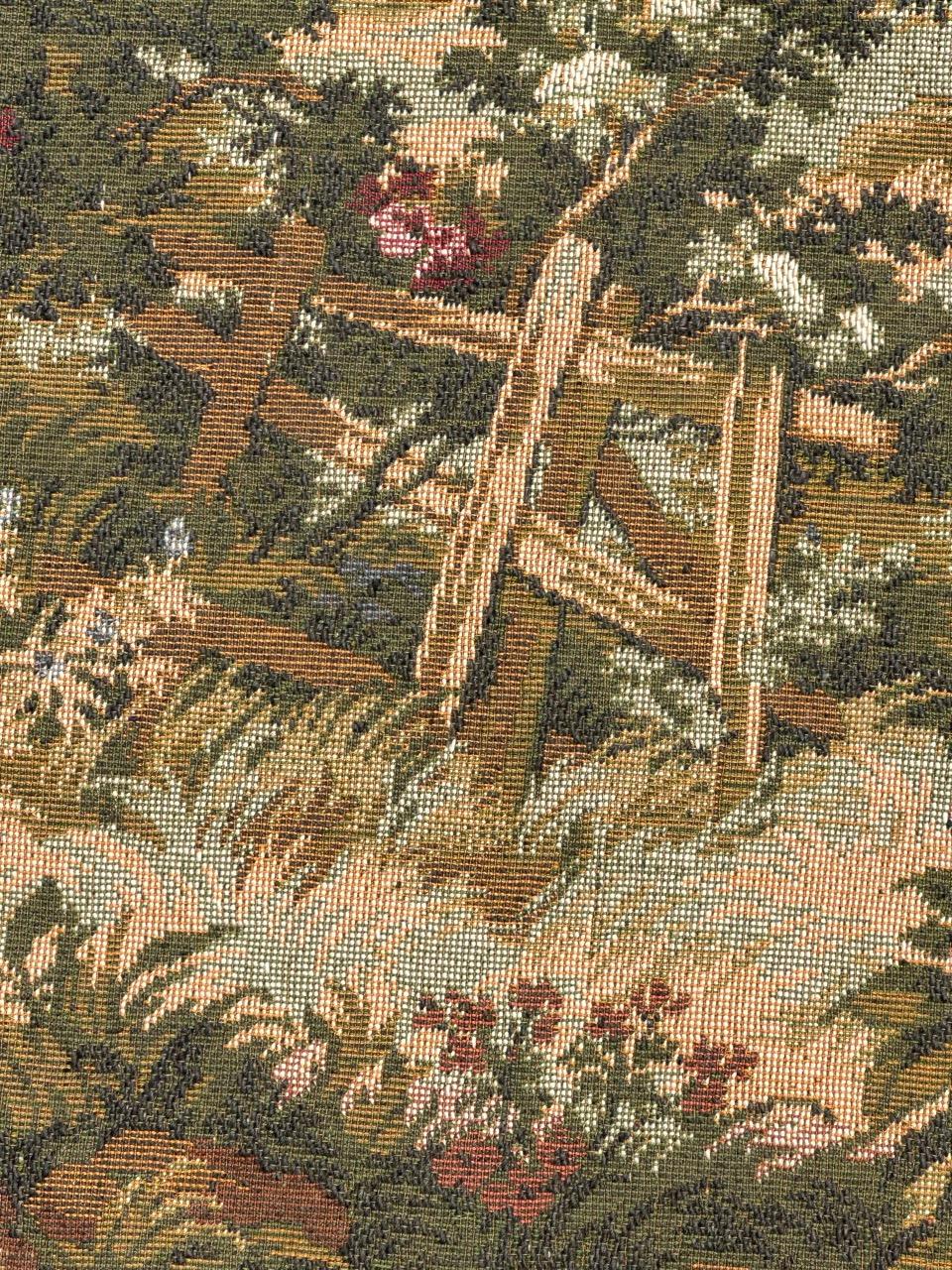 Schöner französischer Jacquard-Wandteppich im Aubusson-Stil im Aubusson-Stil mit Kissenfront im Angebot 1