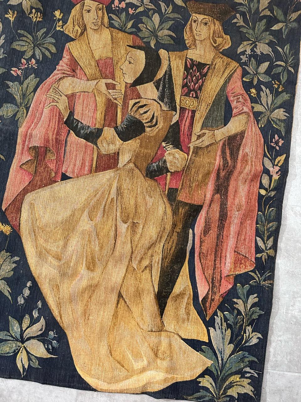 Hübscher Wandteppich im Aubusson-Stil mit schönem mittelalterlichem Muster und schönen Farben, handbedruckt auf Baumwollgrund

✨✨✨
