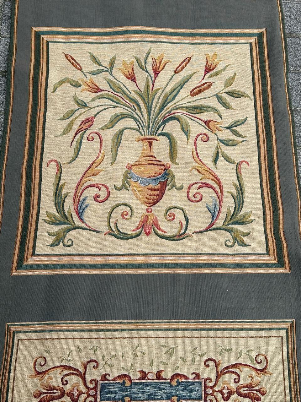 Schöner französischer Jacquard-Wandteppich im Aubusson-Stil mit Paneel im Aubusson-Stil (Französisch) im Angebot