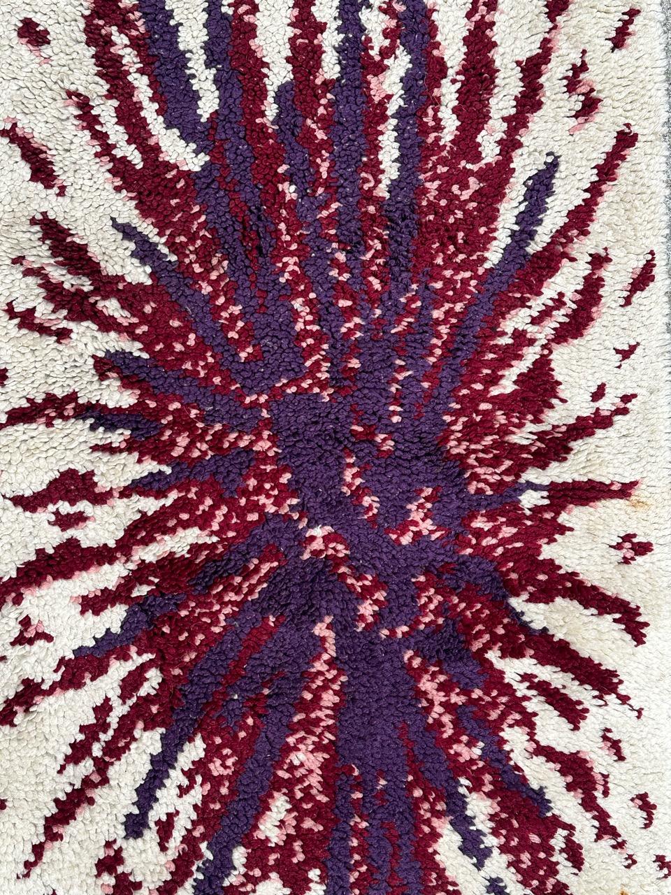Pretty vintage French Cogolin rug with beautiful modern 60’s or 70’s design and nice colours with white field colour and purple, pink and red in design, entirely hand knotted with wool on cotton foundation 

✨✨✨
