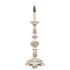 Jolie grande lampe de bureau vintage peinte à la main avec pieds en bois sculptés à la main en forme de pattes de lion