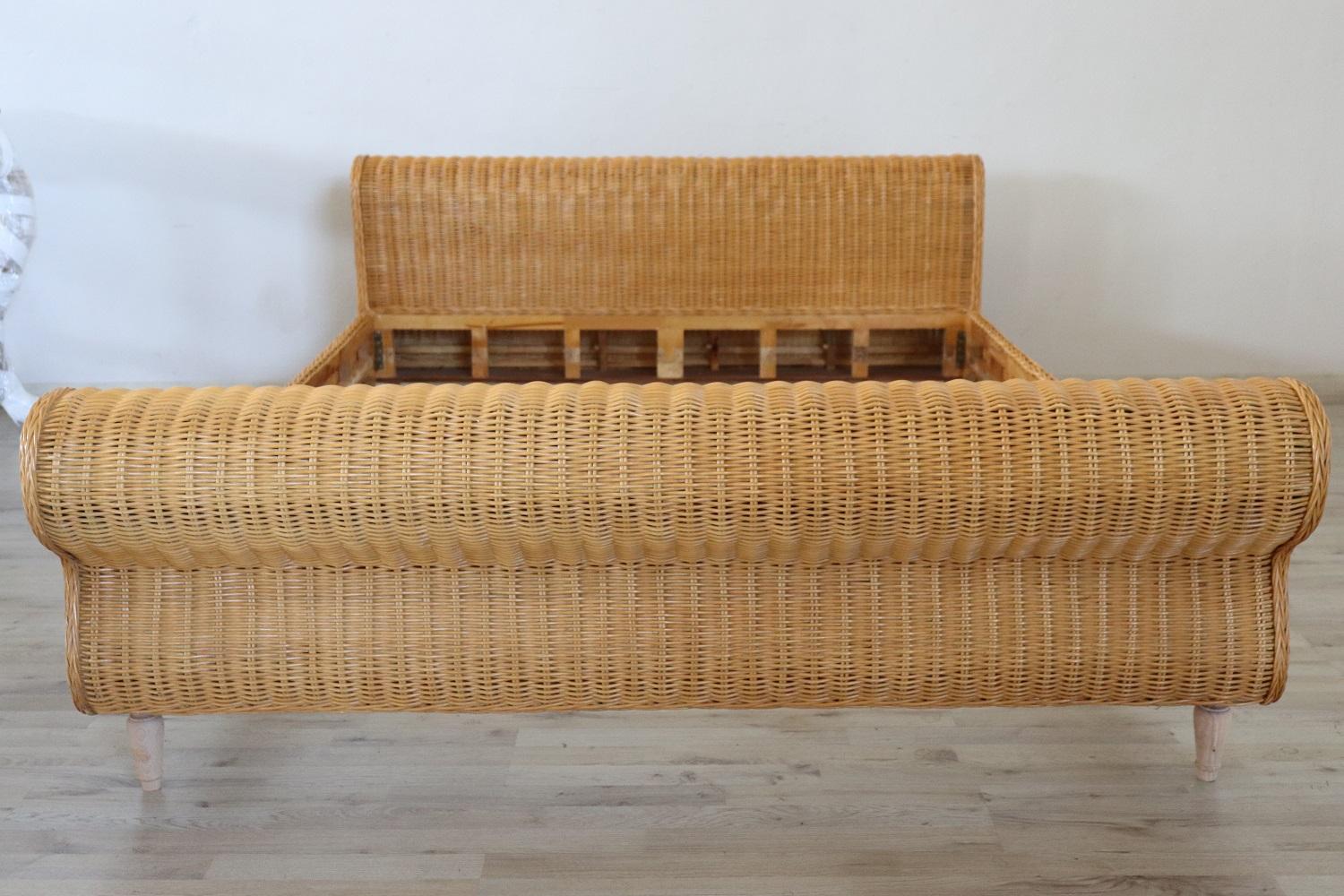 Very nice vintage 1980s Italian double bed in rattan completely hand-woven. Particularly moved shape. Turned wooden feet. In perfect vintage conditions. Attention these are the internal measurements: Width cm 160 inch 62,99 Depth cm 200 inch
