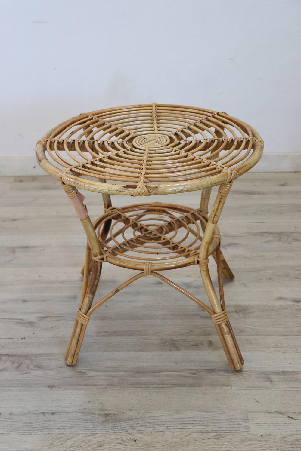 Very nice vintage 1980s Italian round coffee table in bamboo. Also perfect for verandas and gardens.
   