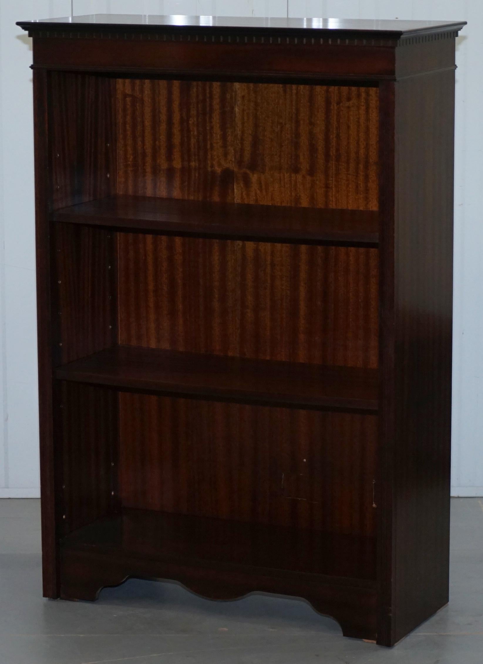 Modern Nice Vintage Mahogany Dwarf Open Bookcase Adjustable Shelves