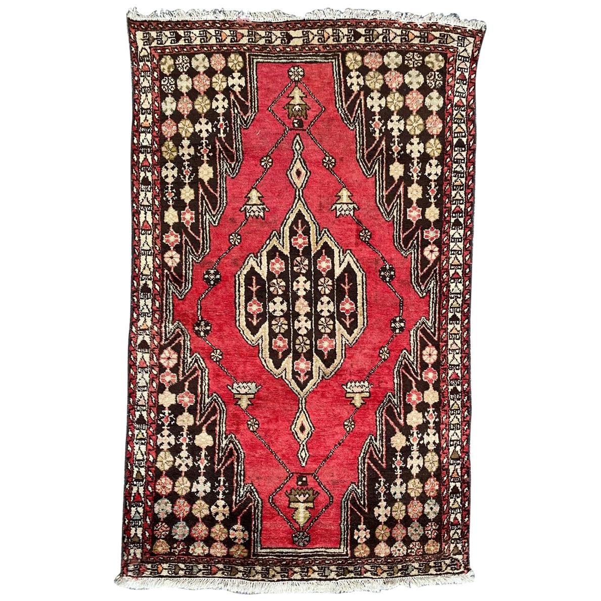 Schöner Vintage Mazlaghan-Teppich