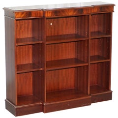 Beau Vintage McDonagh Fine Furniture Mahogany Dwarf Breakfront Library Bookcase (anglais seulement)