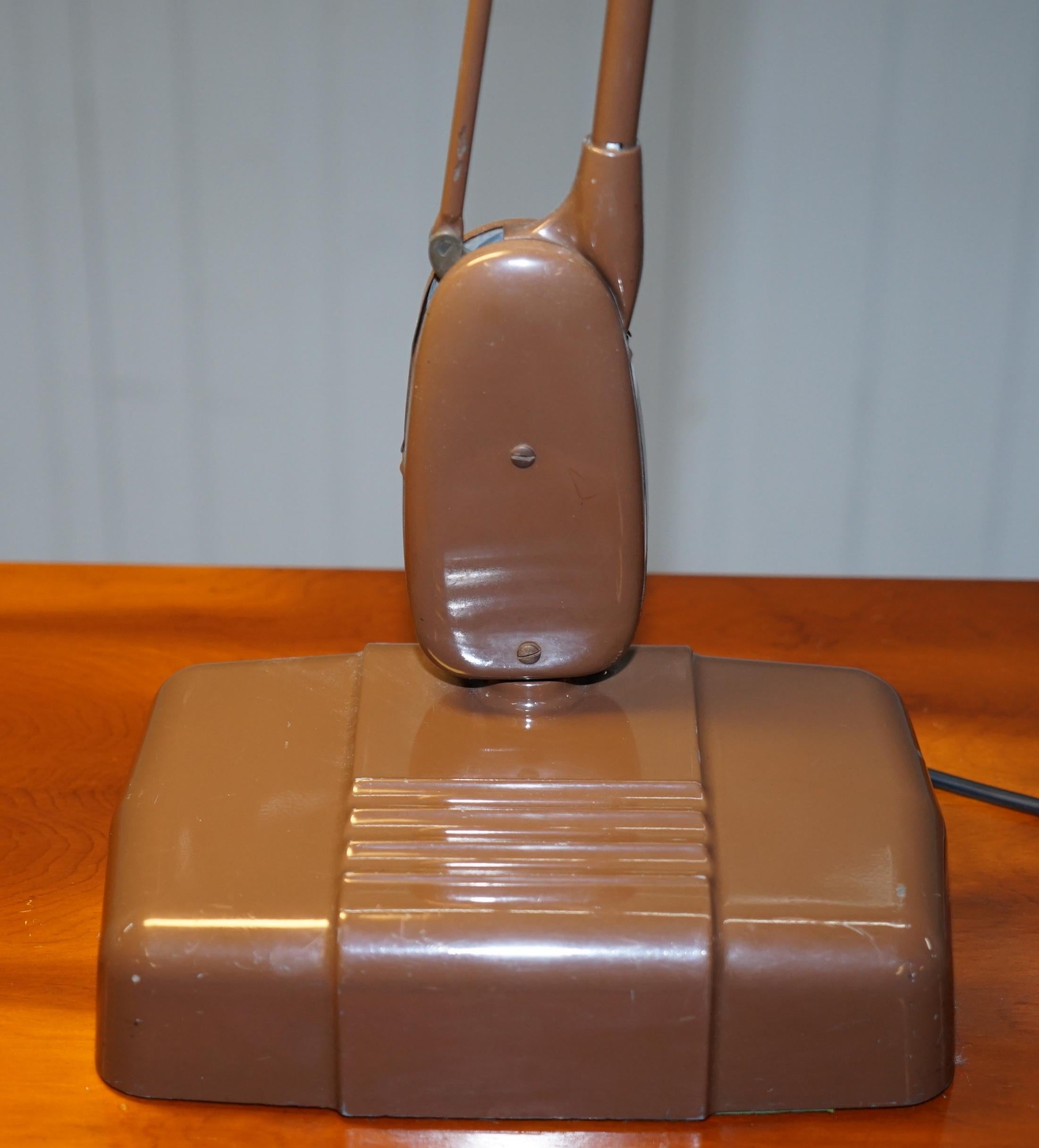 Hand-Crafted Nice Vintage Mid Century Modern Dazor Articulated Table Lamp Model Number P2324