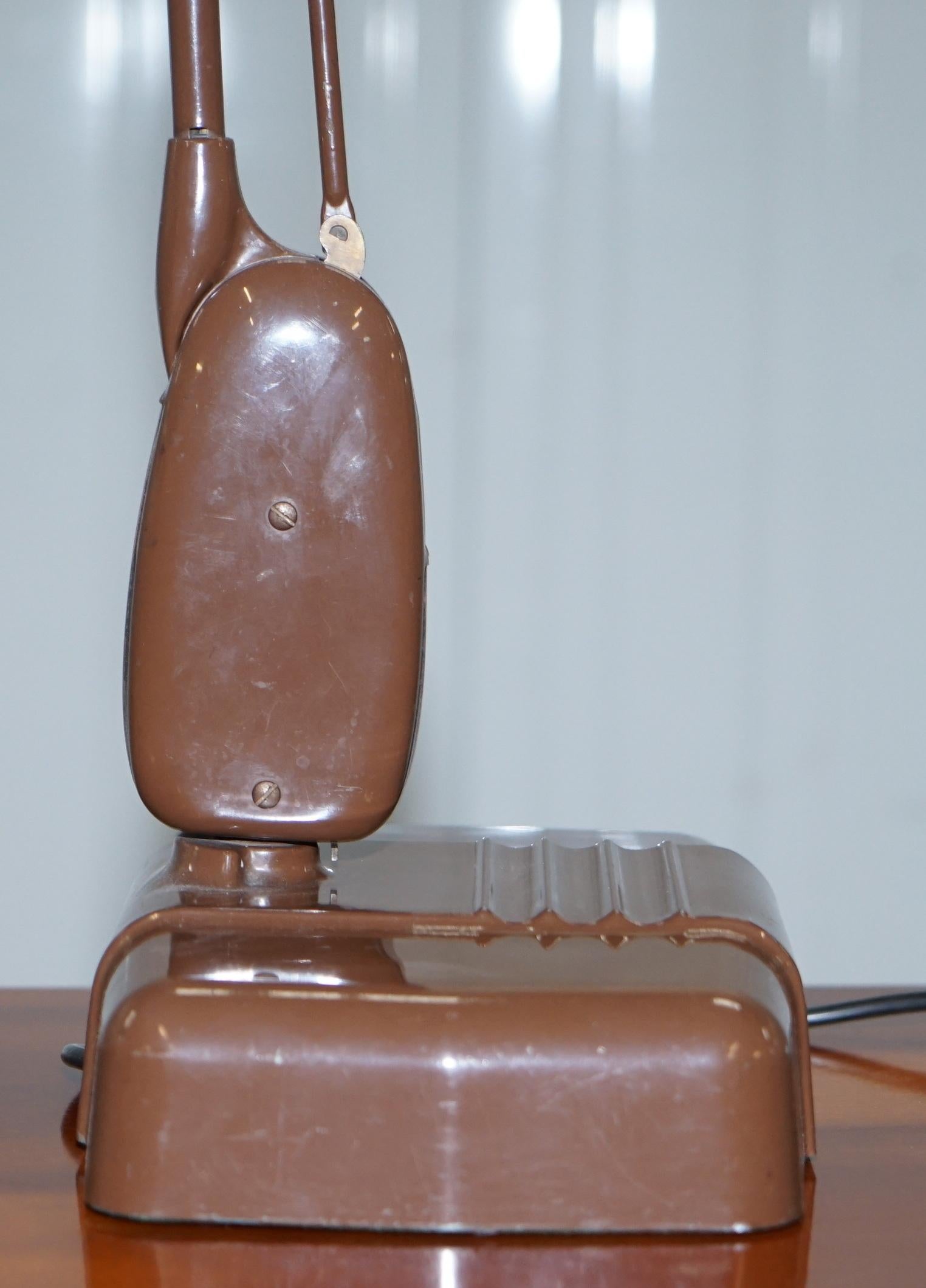 20th Century Nice Vintage Mid Century Modern Dazor Articulated Table Lamp Model Number P2324