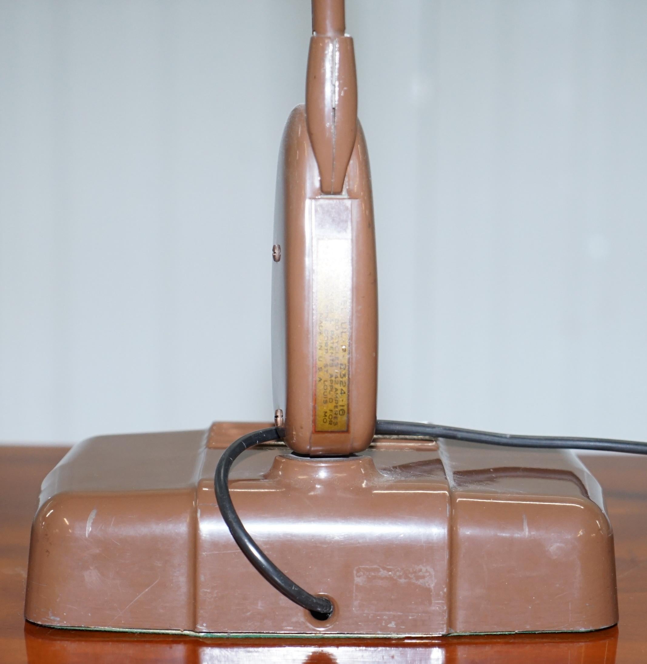 Aluminum Nice Vintage Mid Century Modern Dazor Articulated Table Lamp Model Number P2324