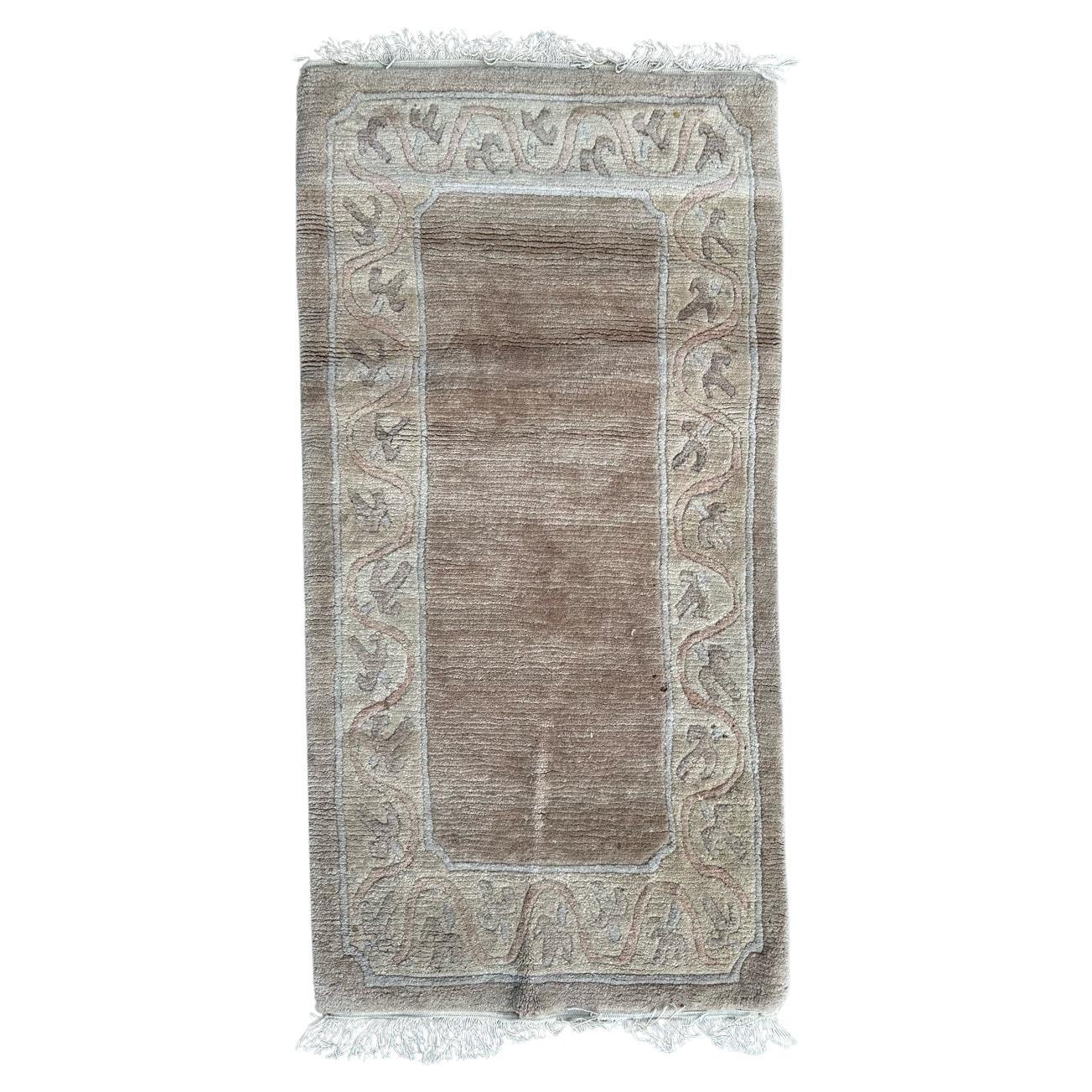 Joli tapis népalais vintage au design moderne 