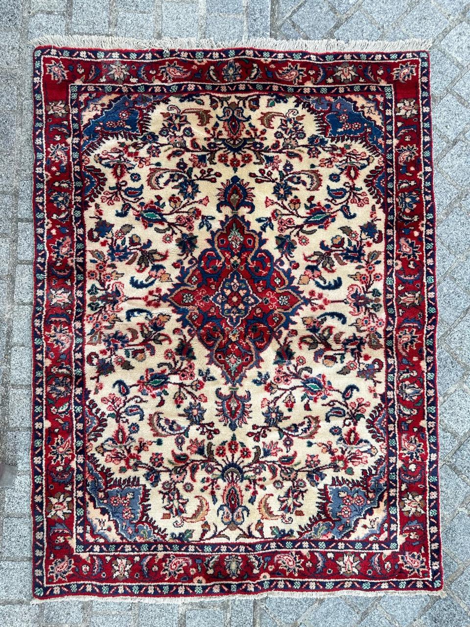 Beautiful vintage Najaf Abad rug entirely hand knotted with wool velvet on cotton foundation.
Introducing our exquisite vintage rug from the 1980s, featuring a central floral medallion design that encapsulates the timeless elegance of that era. The