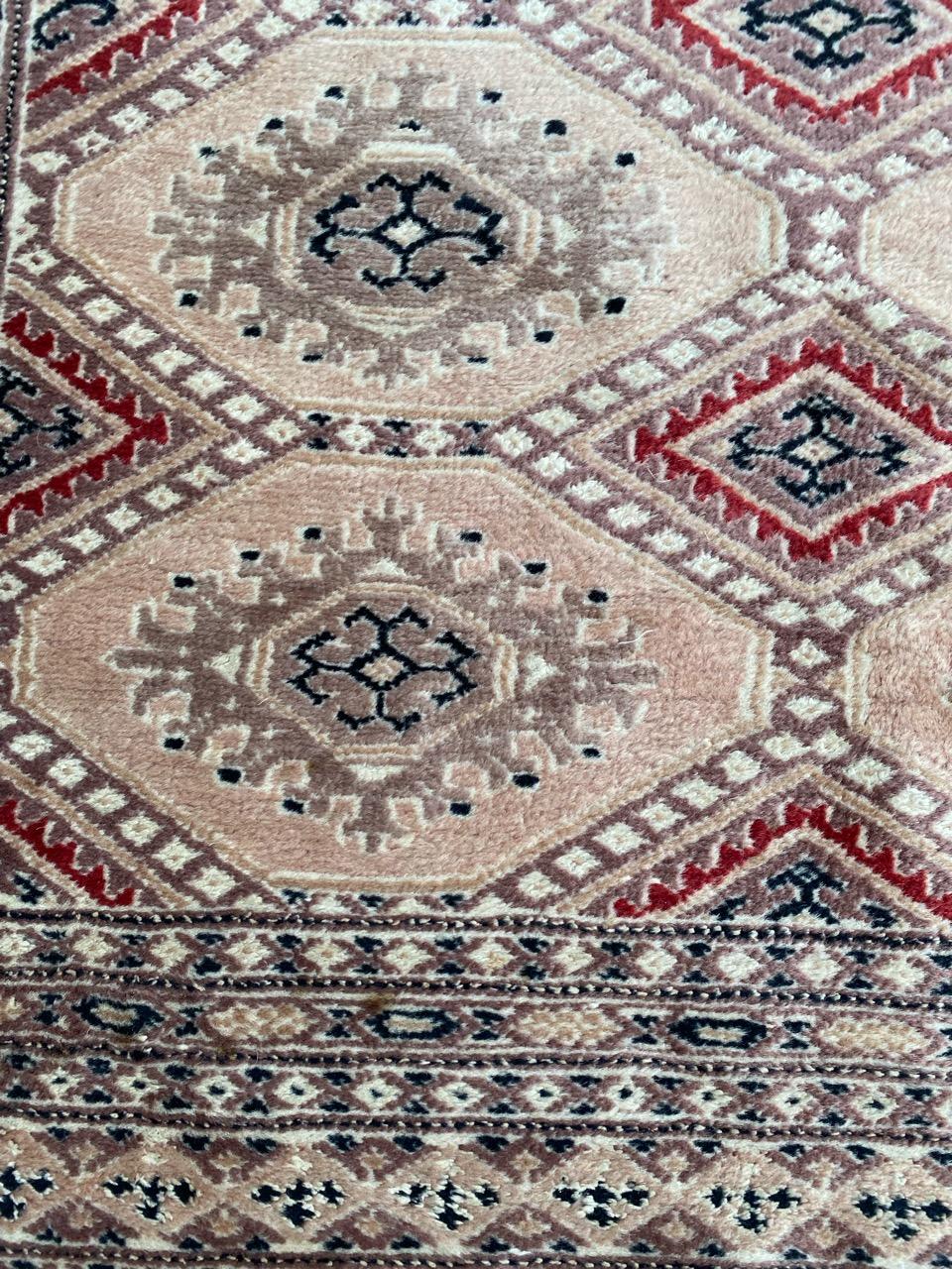 Bobyrug’s Nice Vintage Pakistani Rug In Good Condition For Sale In Saint Ouen, FR