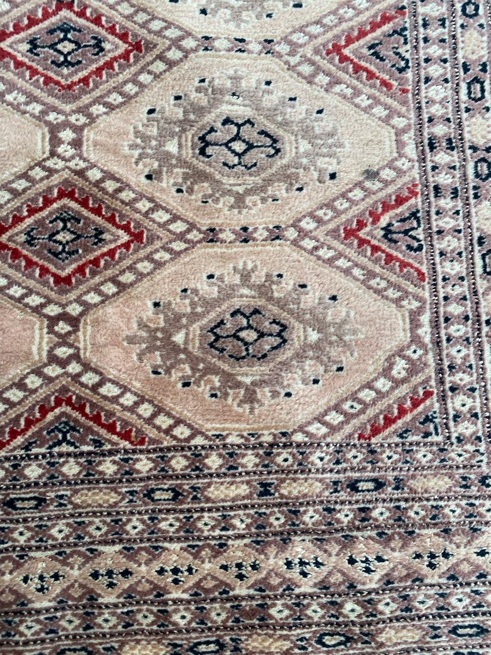 Late 20th Century Bobyrug’s Nice Vintage Pakistani Rug For Sale