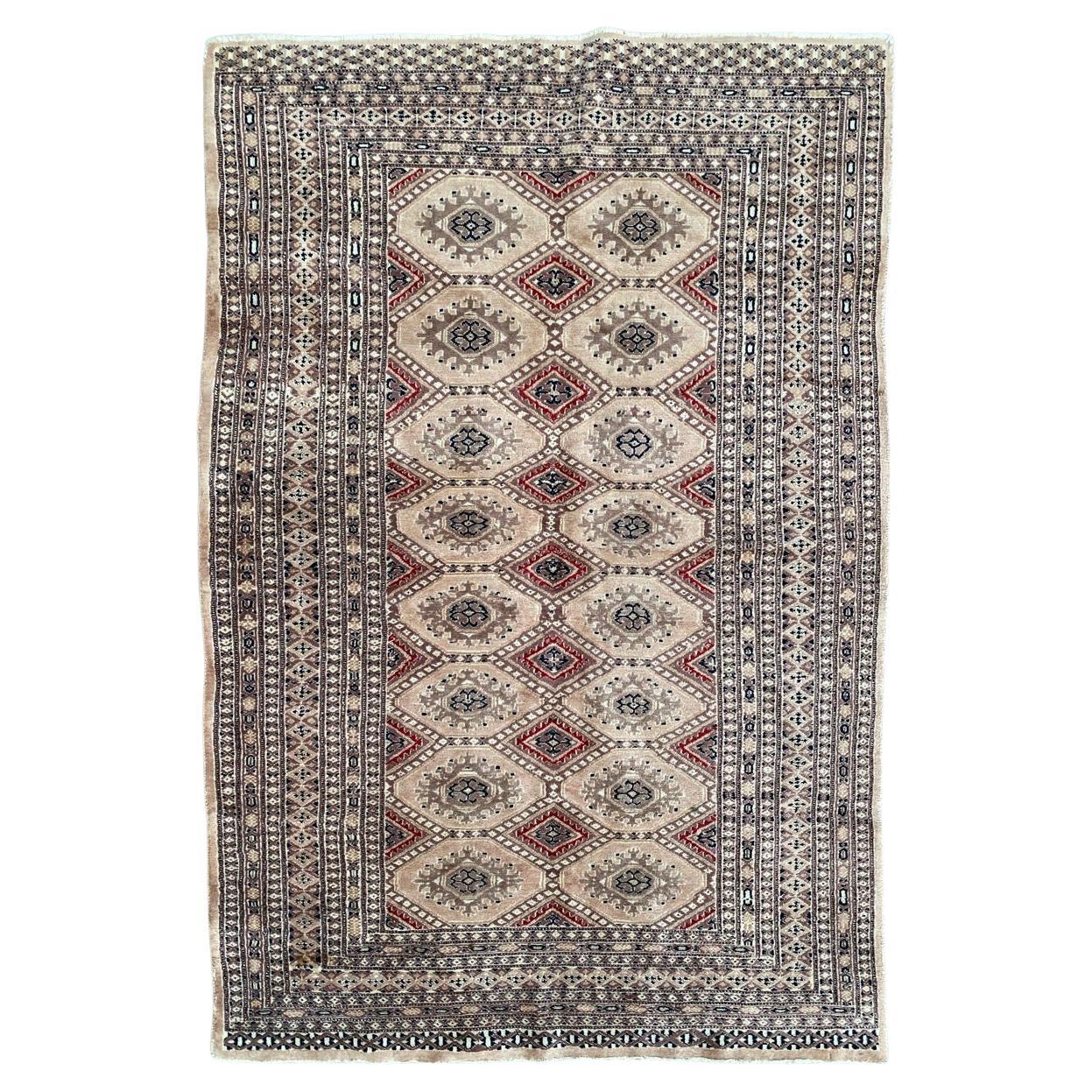 Le joli tapis pakistanais vintage de Bobyrug