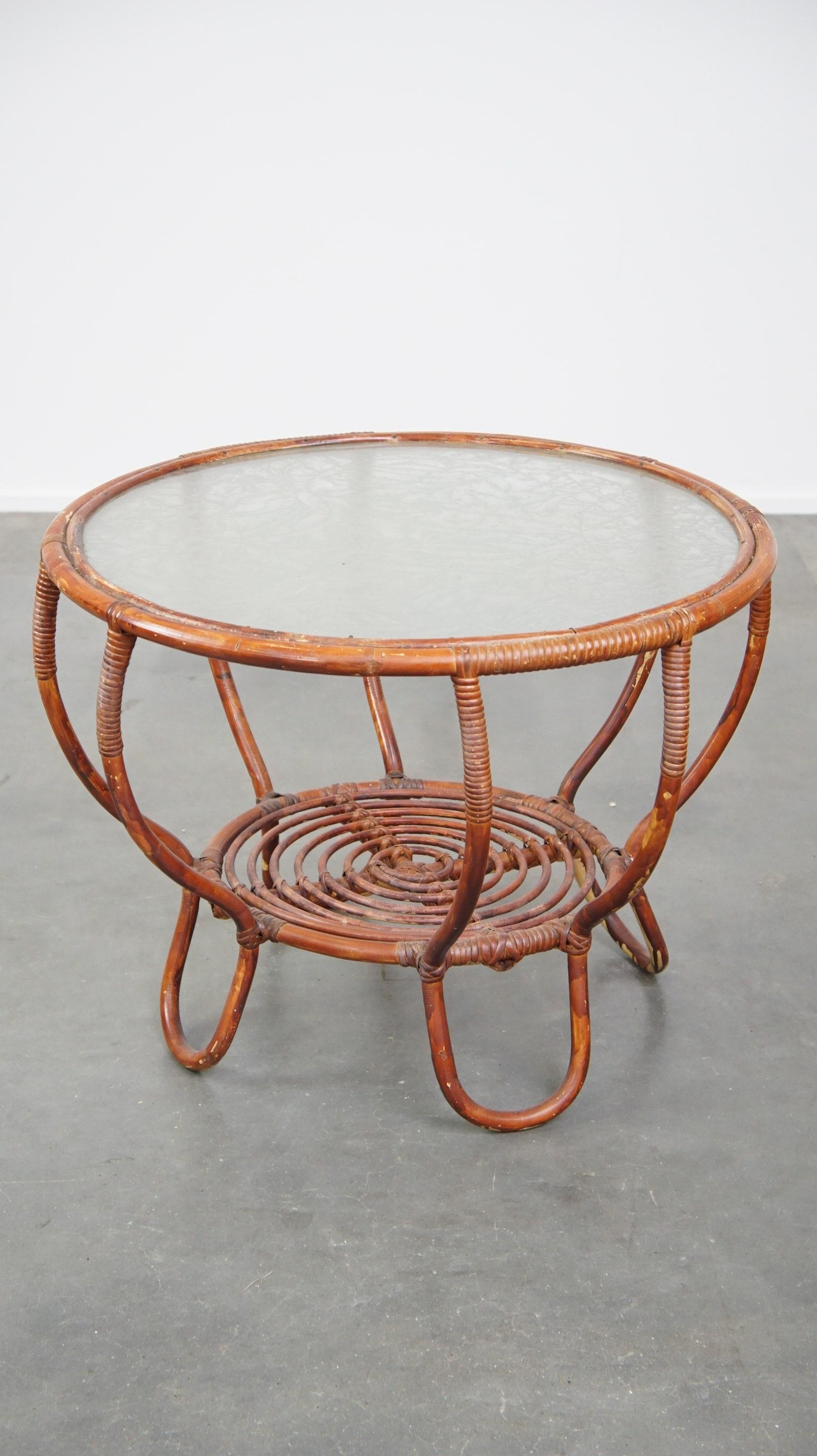 Nice vintage round rattan side/coffee table For Sale at 1stDibs