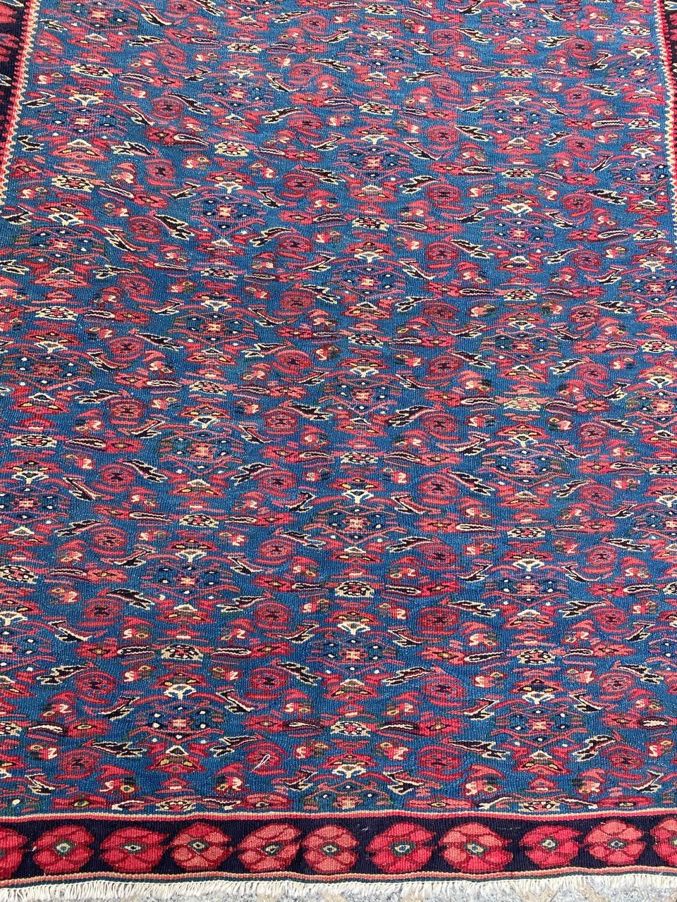 Beautiful late 20th century fine Kilim with a fine design and beautiful colors, entirely and finely handwoven with wool on cotton foundation.