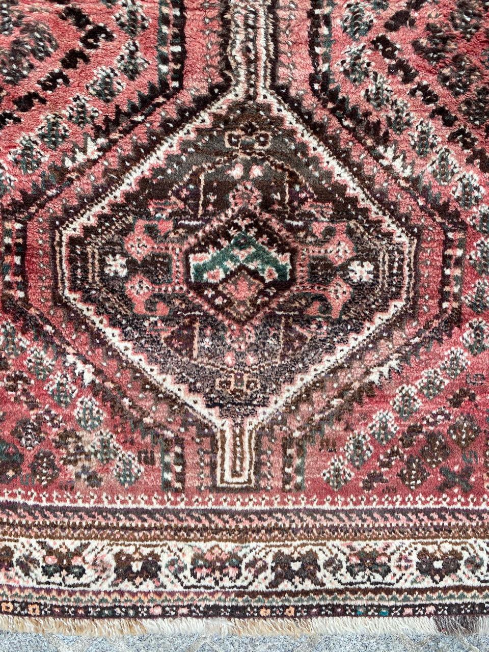 Beautiful little tribal Shiraz rug with nice design and beautiful colors, entirely hand knotted with wool velvet on wool foundation.

✨✨✨
