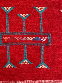 Bonito kilim marroquí vintage de seda y algodón de Bobyrug