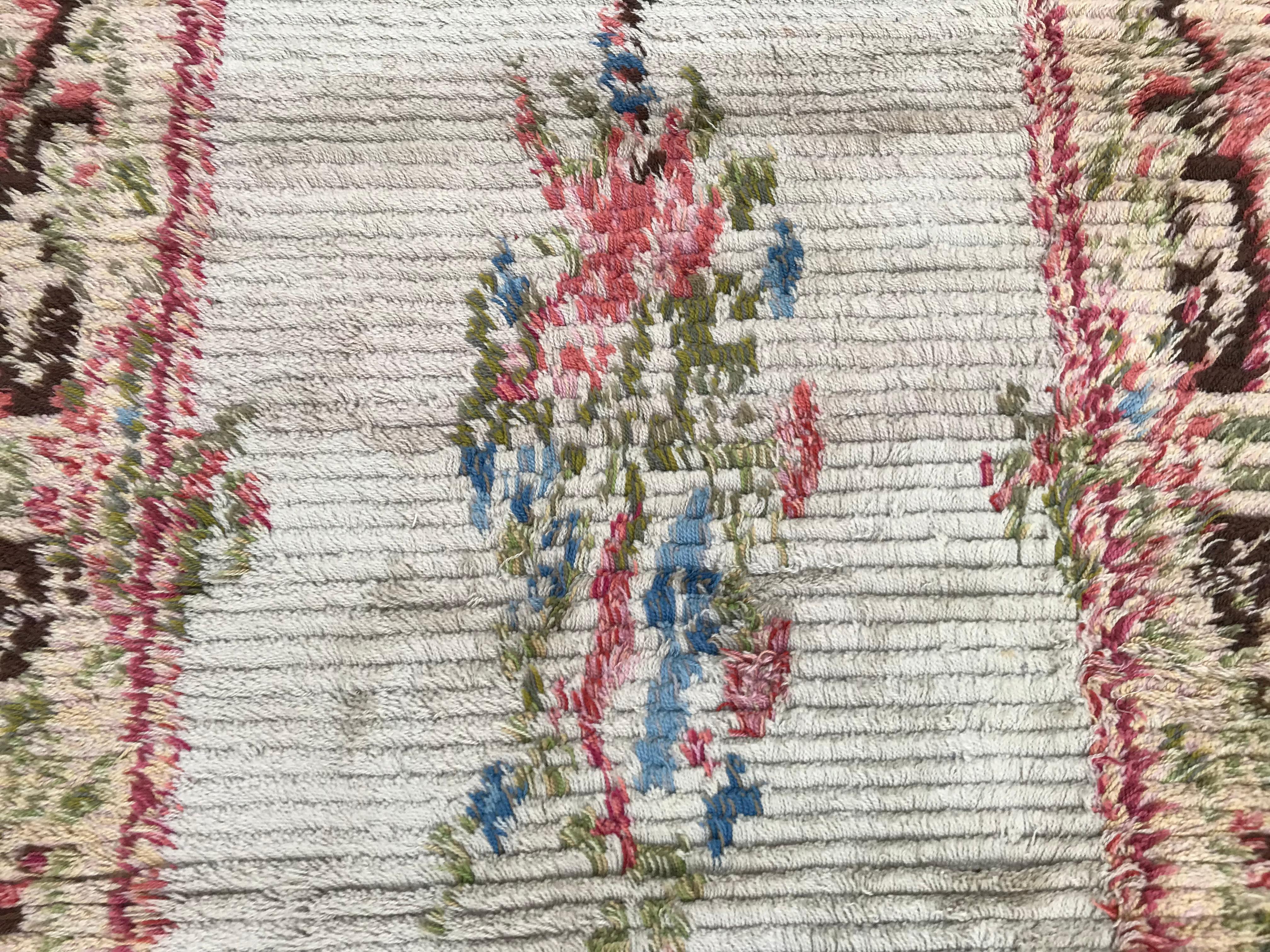 Bobyrug’s Nice Vintage Swedish Tapestry Design Runner In Good Condition For Sale In Saint Ouen, FR