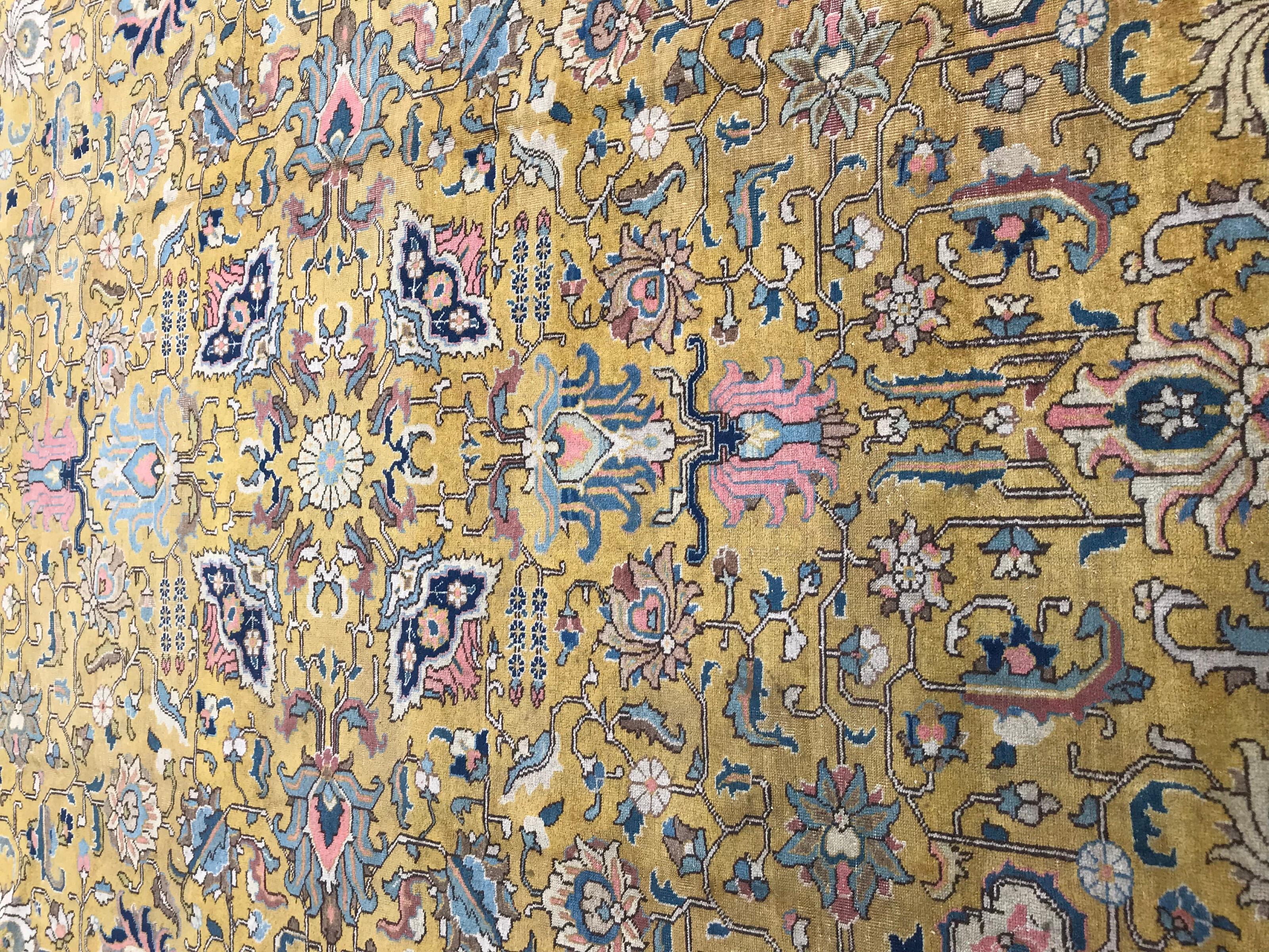 Beautiful mid-20th century large rug with a nice decorative design and a part yellow field and a little second part with a red color field, very decorative, entirely hand knotted with wool velvet on cotton foundation.

✨✨✨
