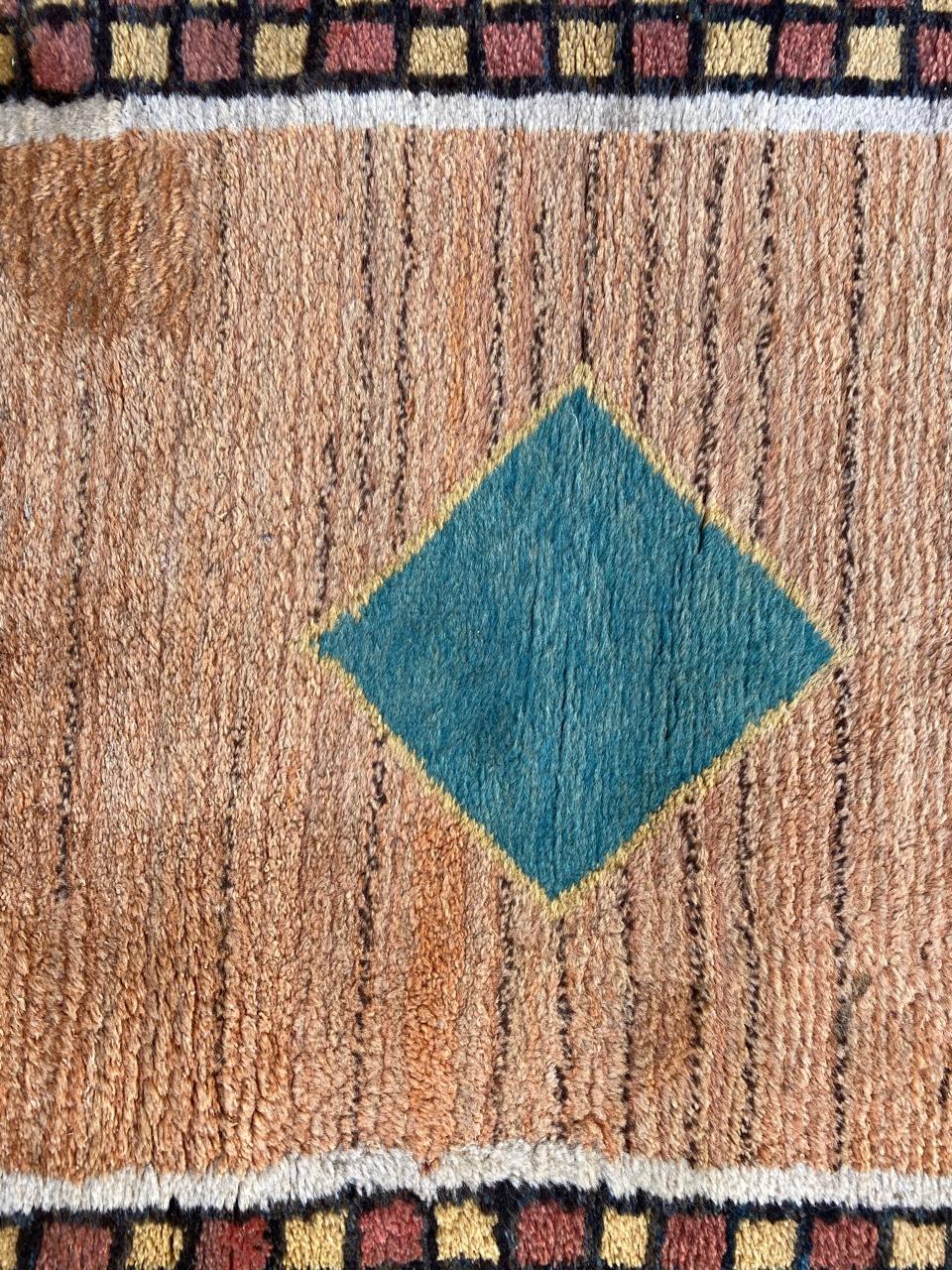Schönes modernes Design Mitte des Jahrhunderts Teppich mit einem einfachen und Tribal-Design und schöne Farben mit orange, gelb, grün und schwarz, ganz Hand mit Wolle Samt auf Wolle Fundament geknüpft.

✨✨✨
