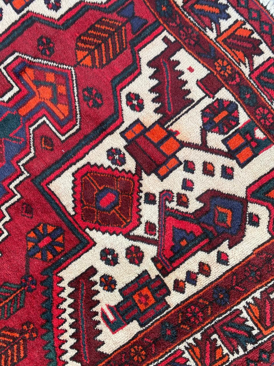 Vintage-Teppich mit Stammesmotiven, Hamadan (Rustikal) im Angebot