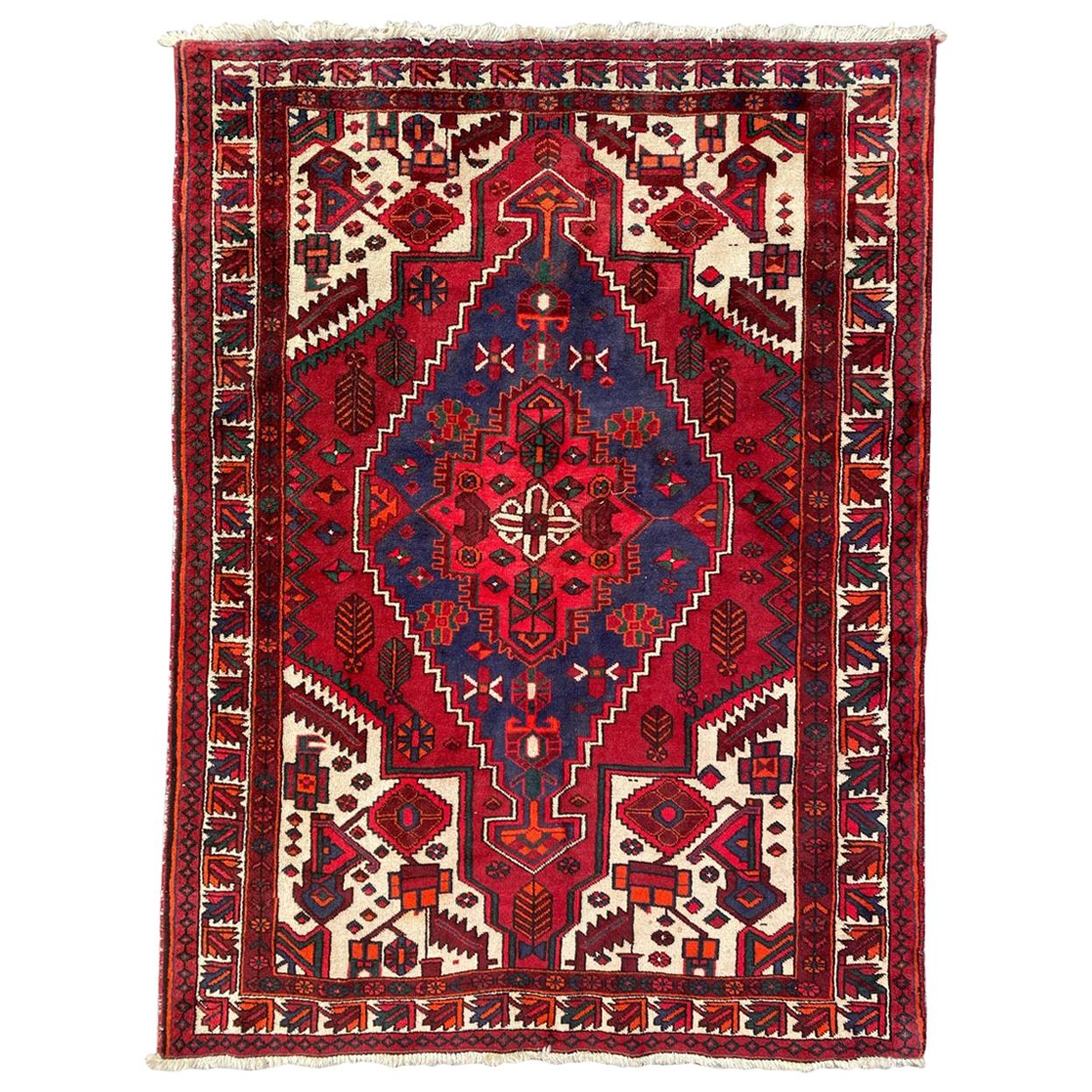 Beau tapis tribal vintage de Hamadan