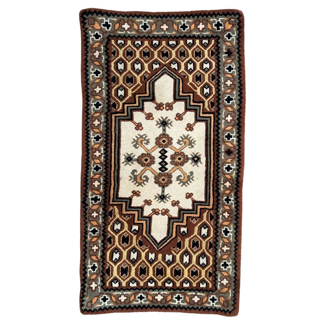 Nice vintage tribal Tunisian rug