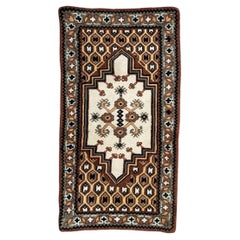 Nice vintage tribal Tunisian rug