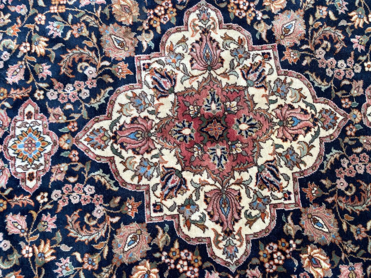 Schöner schöner türkischer Hereke Teppich im Vintage-Stil (Handgeknüpft) im Angebot