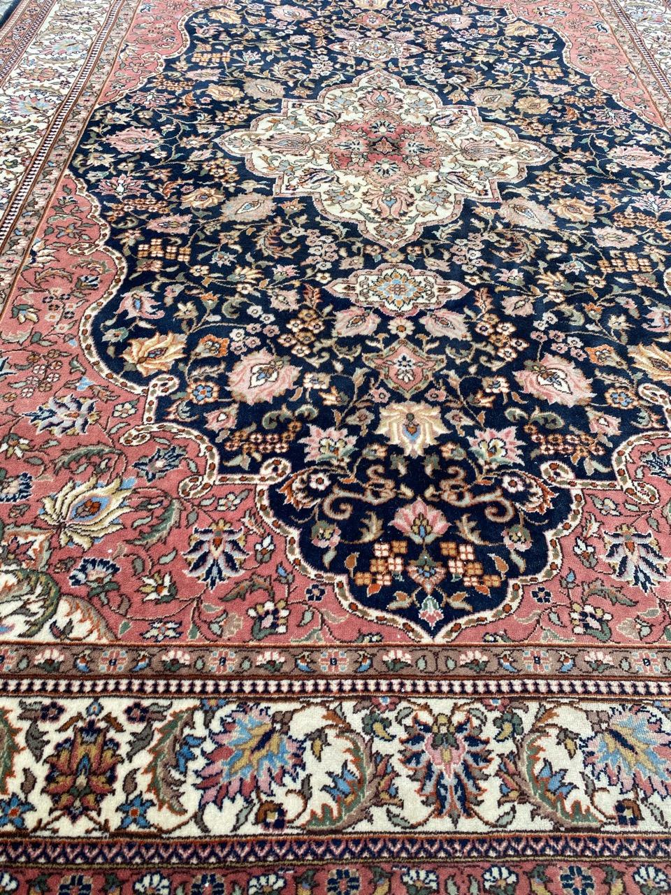Schöner schöner türkischer Hereke Teppich im Vintage-Stil im Angebot 1